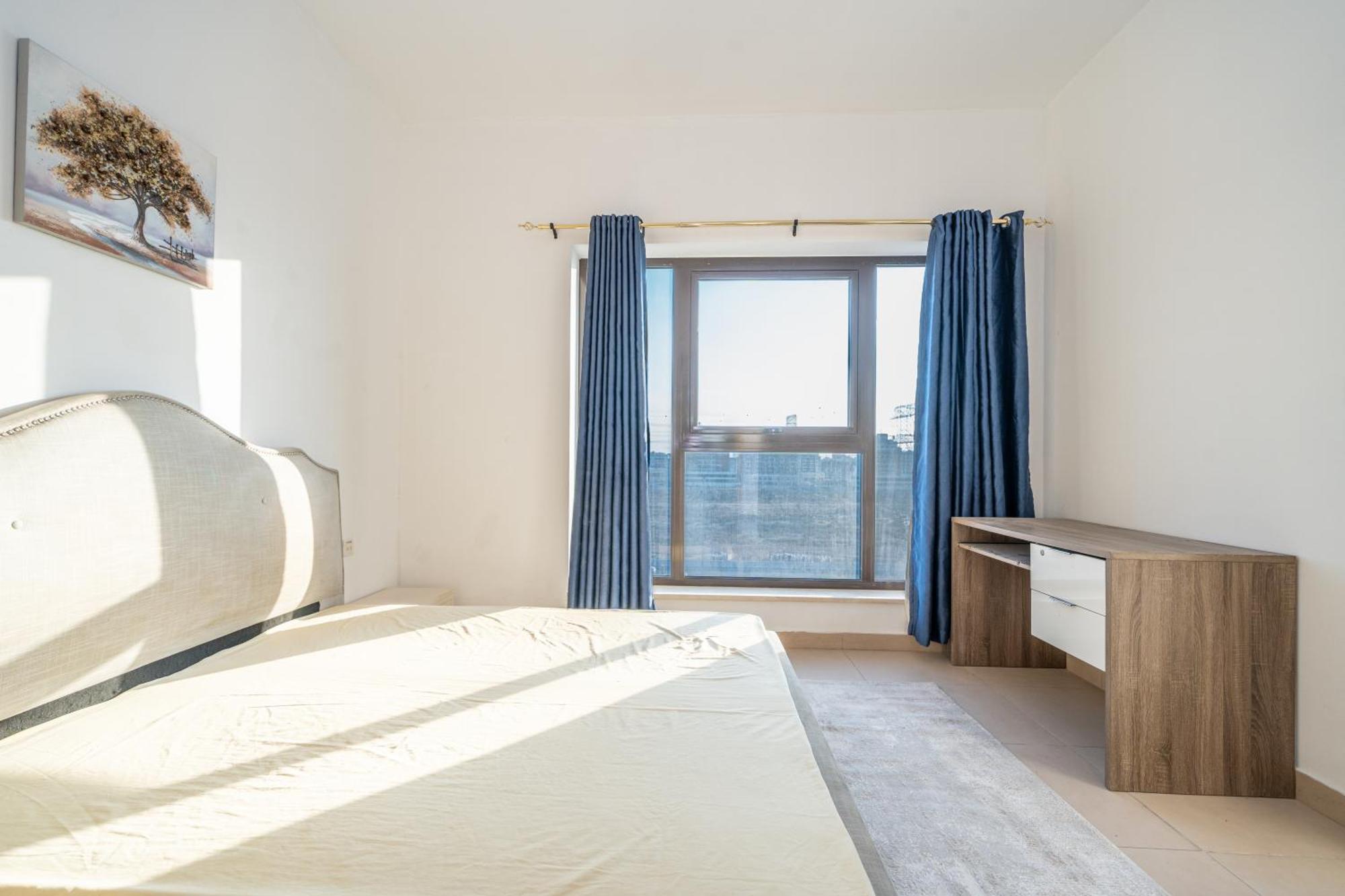 Elegant 3br Sky With Large Balcony And Yard Dubai