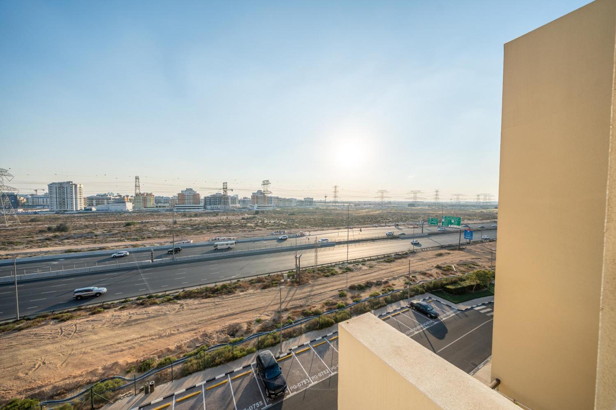 Elegant 3br Sky With Large Balcony And Yard * Dubai