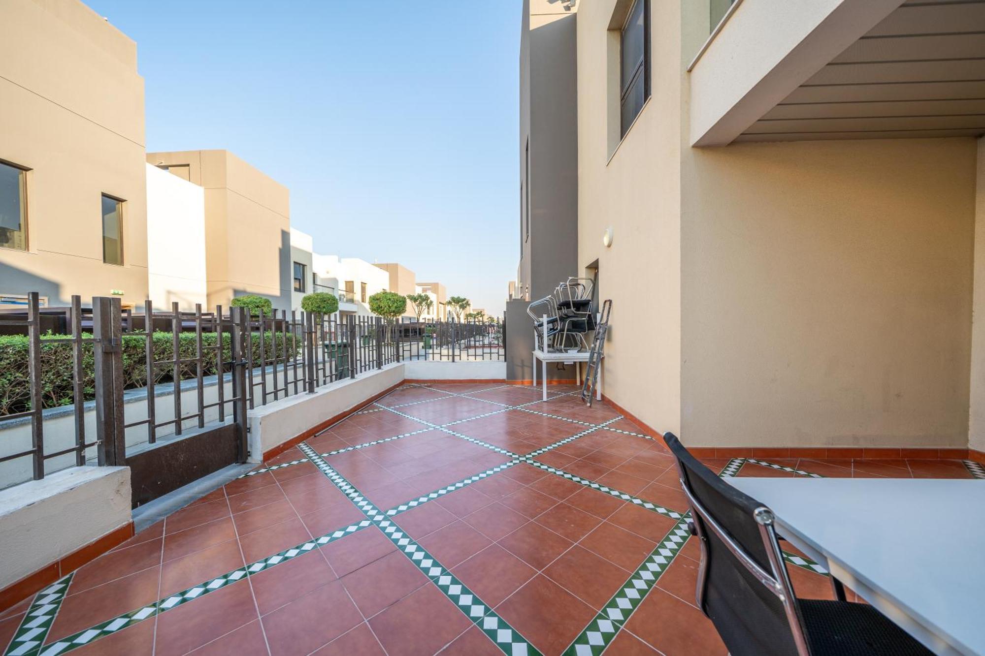 Elegant 3br Sky With Large Balcony And Yard Villa