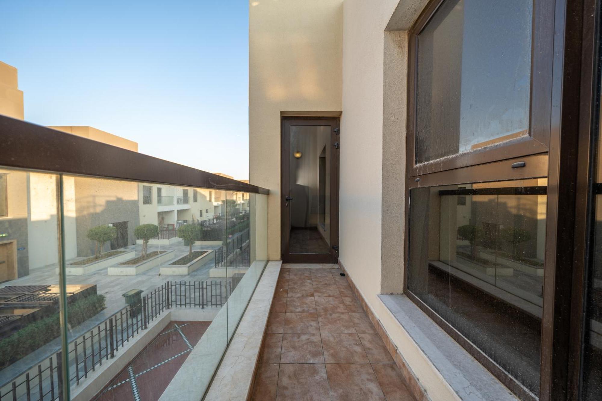 Elegant 3br Sky With Large Balcony And Yard