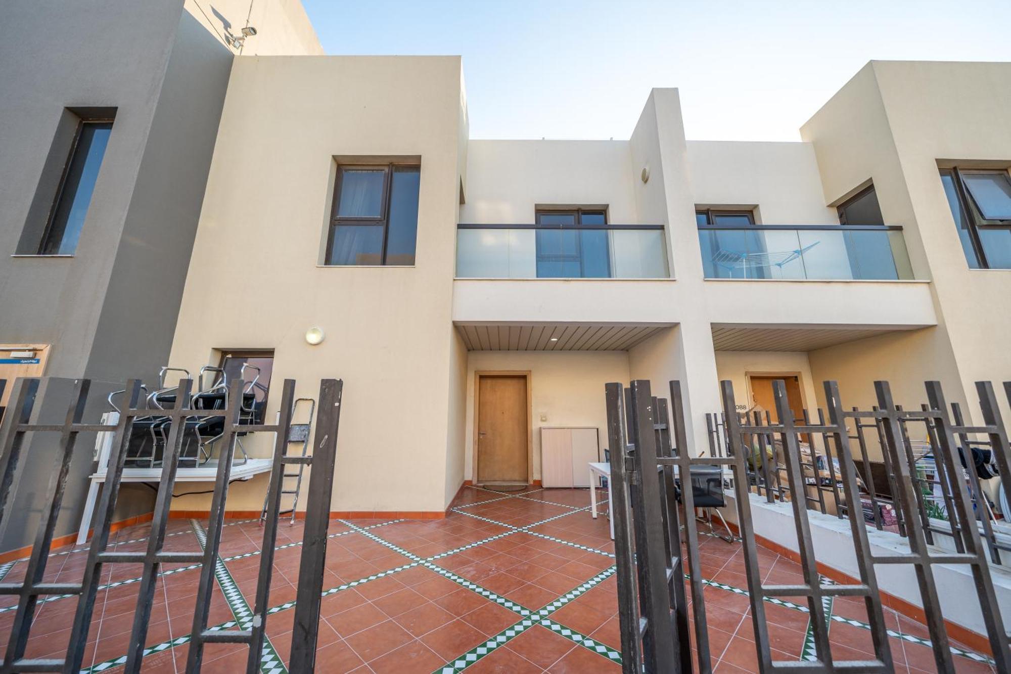 Villa Elegant 3br Sky With Large Balcony And Yard *
