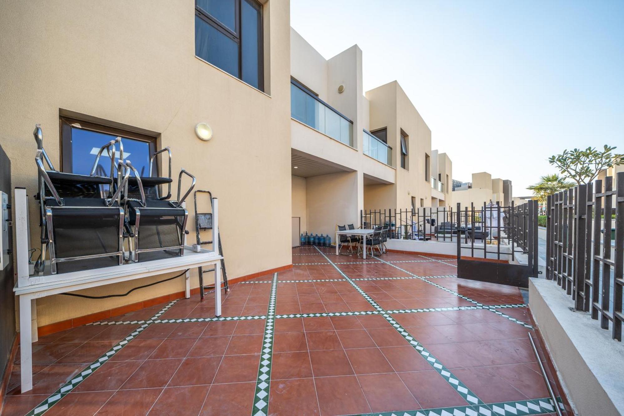 Elegant 3br Sky With Large Balcony And Yard * Dubai