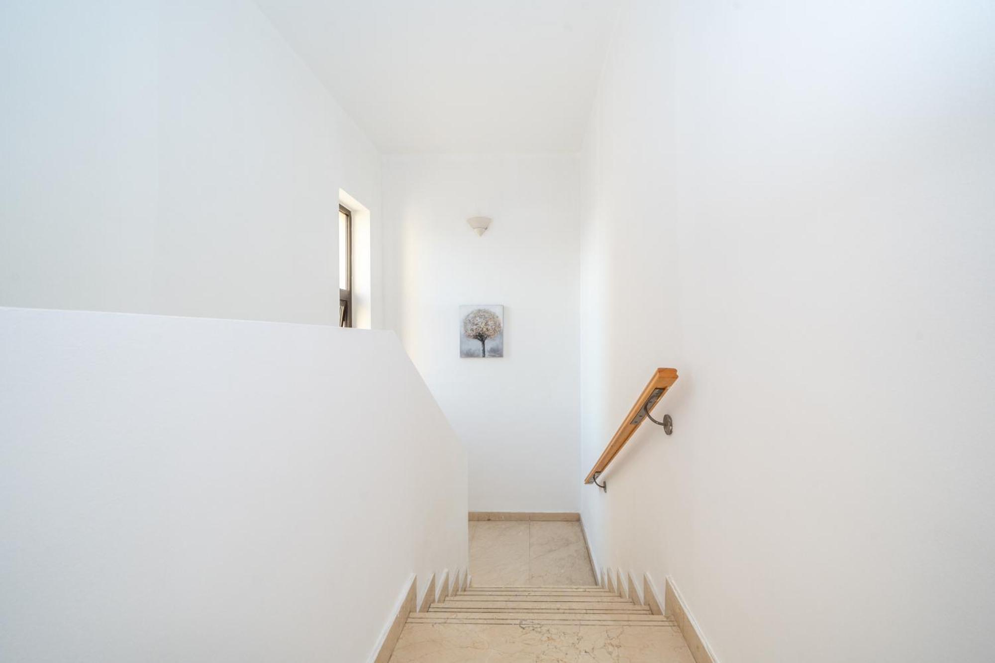 Elegant 3br Sky With Large Balcony And Yard Dubai