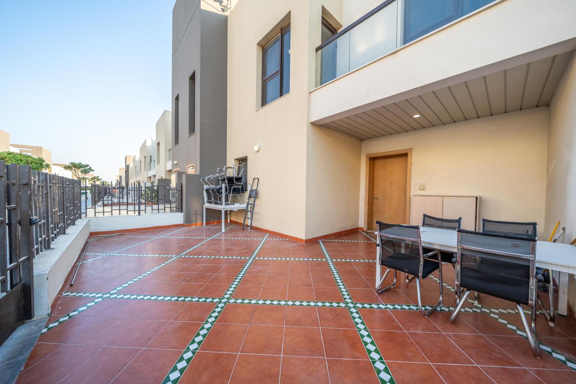 Elegant 3br Sky With Large Balcony And Yard Villa