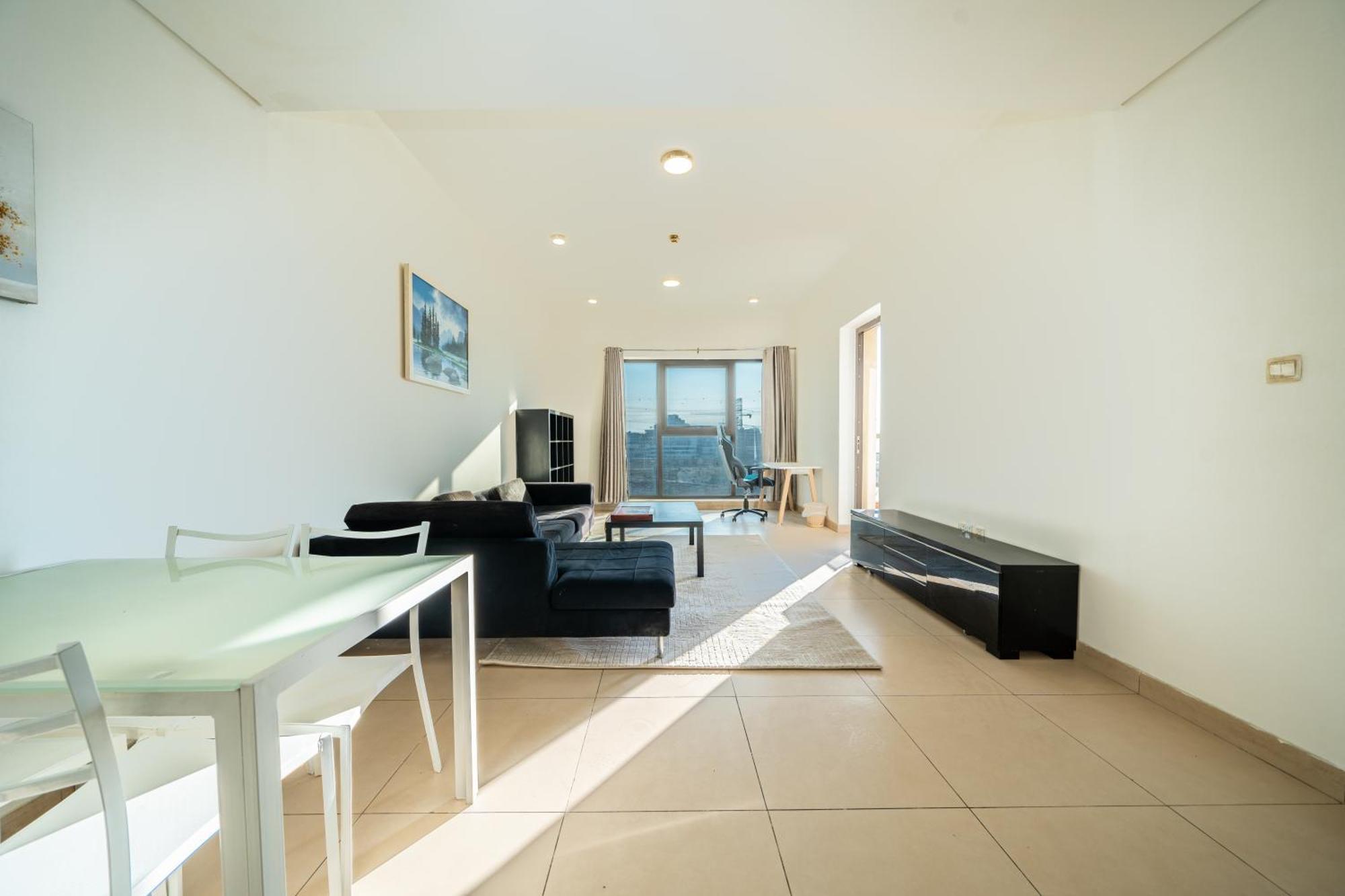 Elegant 3br Sky With Large Balcony And Yard Villa *