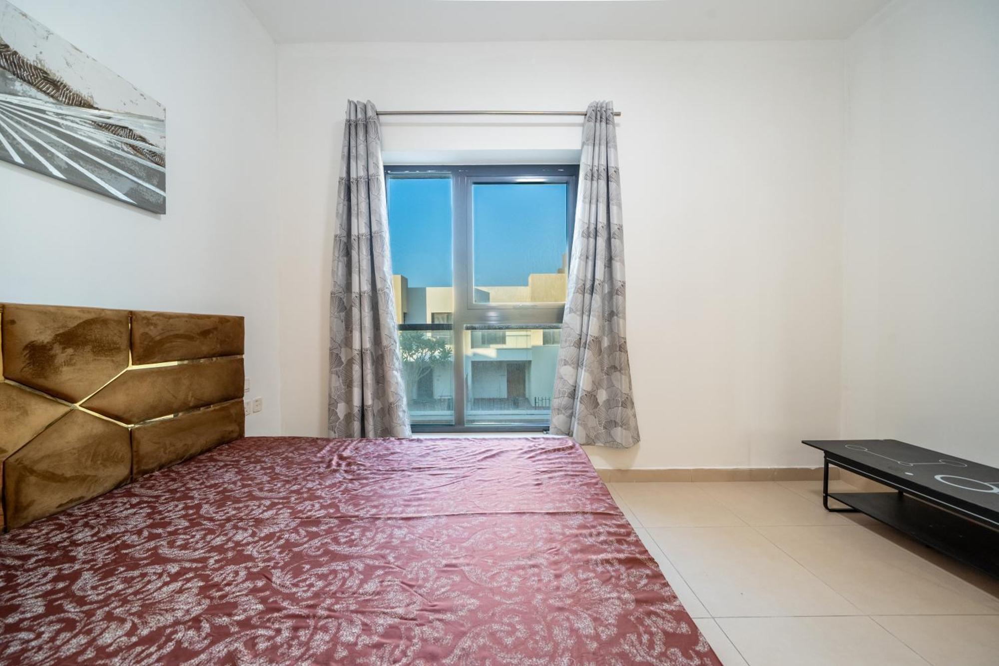 Villa Elegant 3br Sky With Large Balcony And Yard Dubai