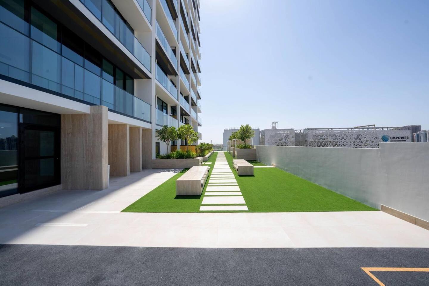 Stylish 1br With Garden View In Jvc Apartment