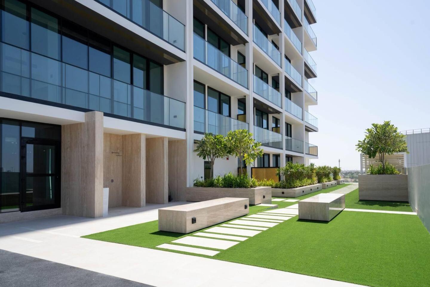 Stylish 1br With Garden View In Jvc *