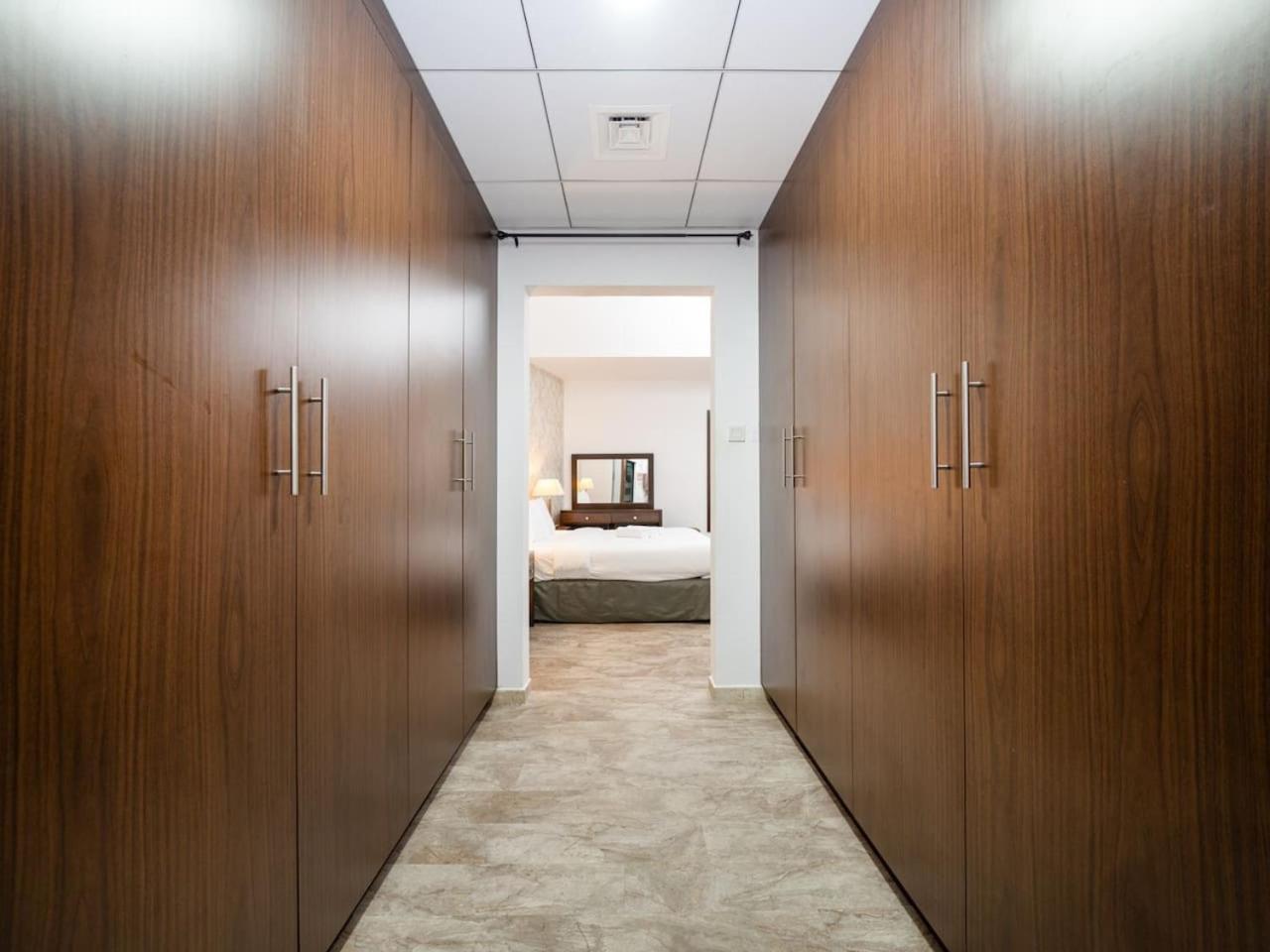 Chic And Spacious 1-bedroom In Prime Location In Jvt Apartment Dubai