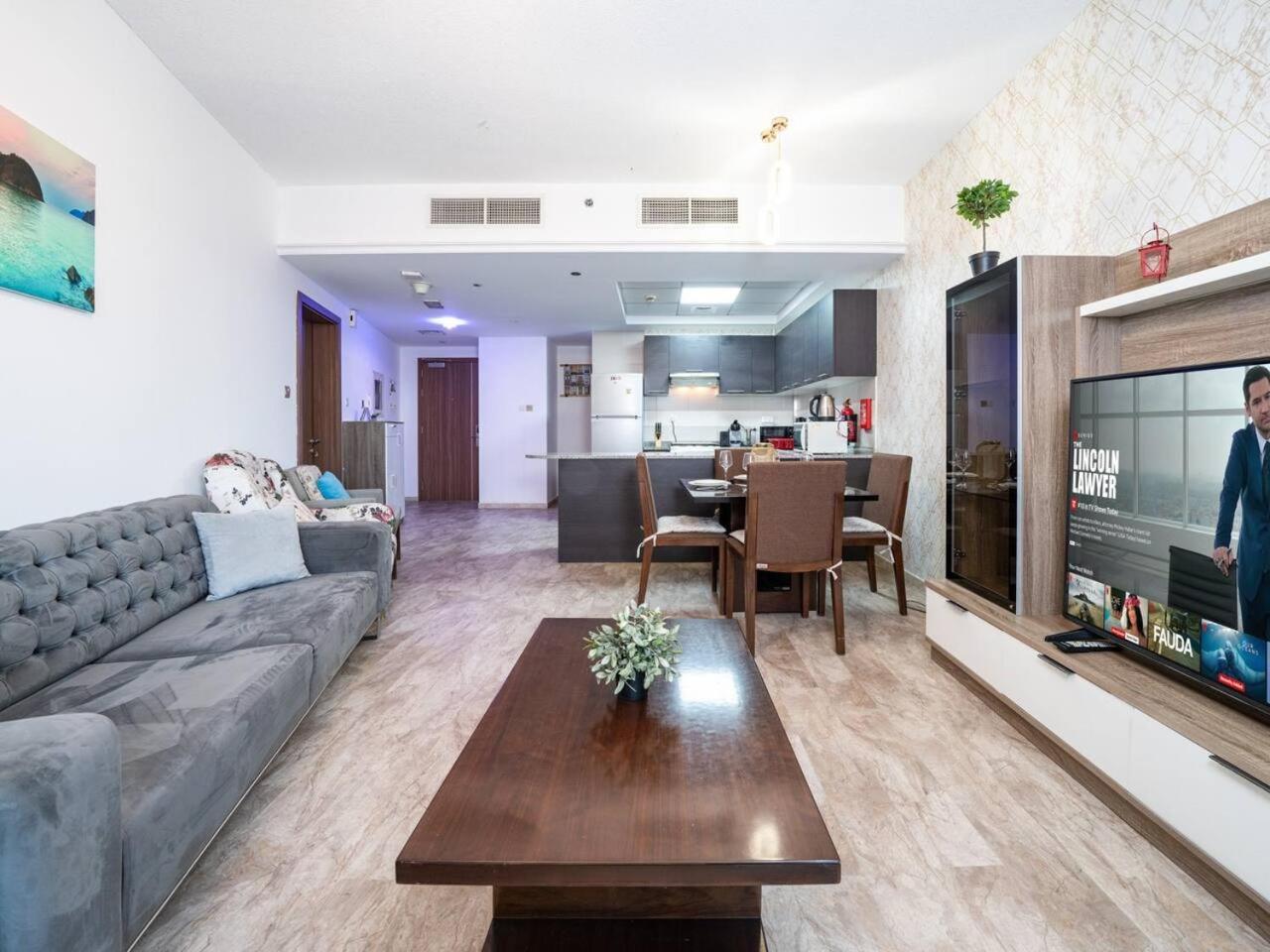 Apartment Chic And Spacious 1-bedroom In Prime Location In Jvt Dubai