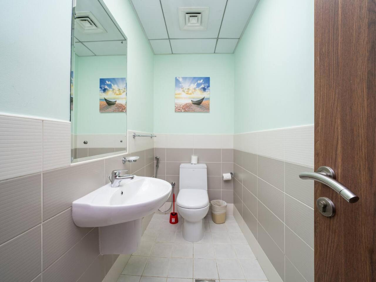 Chic And Spacious 1-bedroom In Prime Location In Jvt Apartment