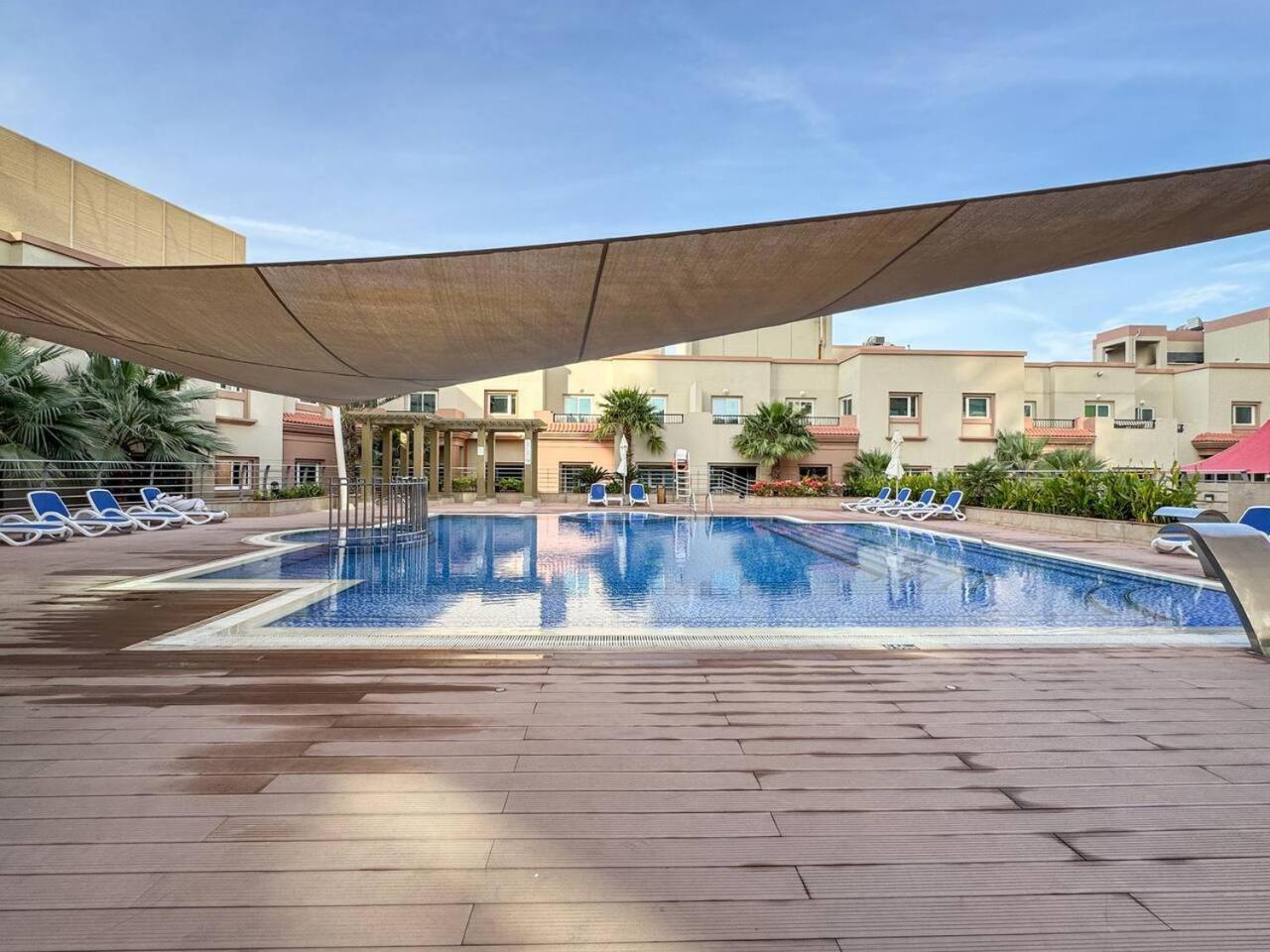Apartment Chic And Spacious 1-bedroom In Prime Location In Jvt Dubai
