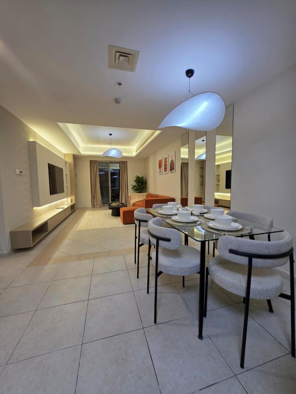 Apartment 28- Affortable Cozy Living, Work Friendly, Longer Stays Next To Tram Dubai