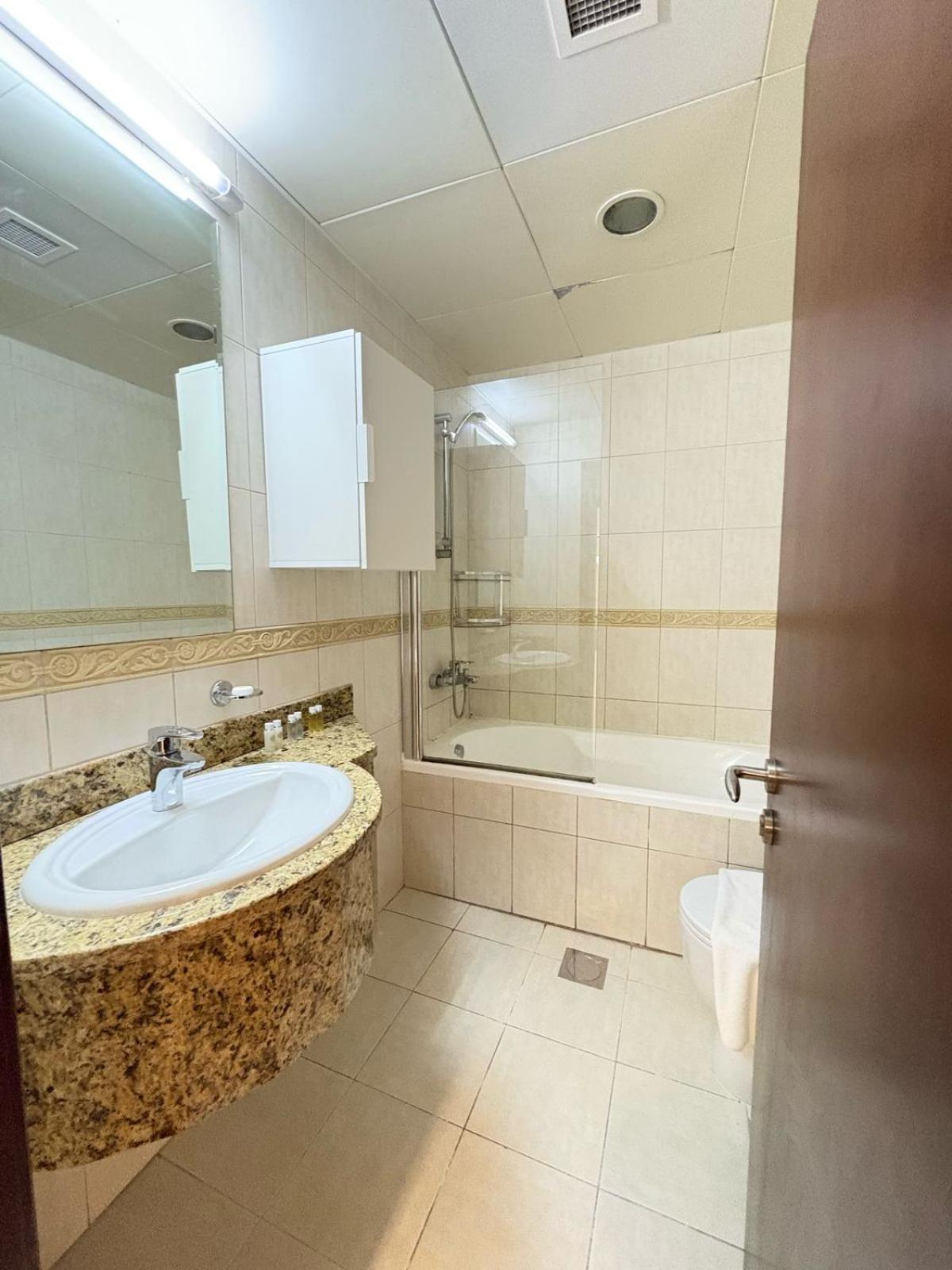 28- Affortable Cozy Living, Work Friendly, Longer Stays Next To Tram Dubai