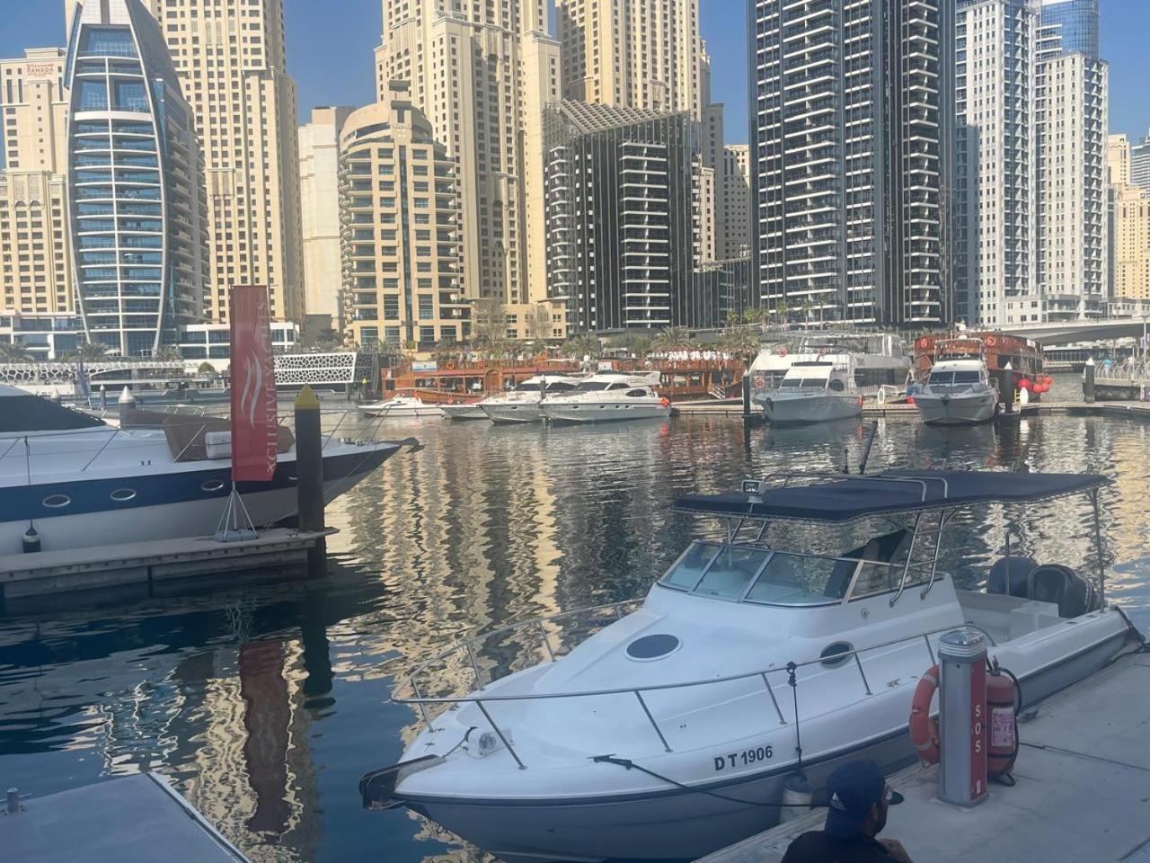Marina Escape Steps To Metro &