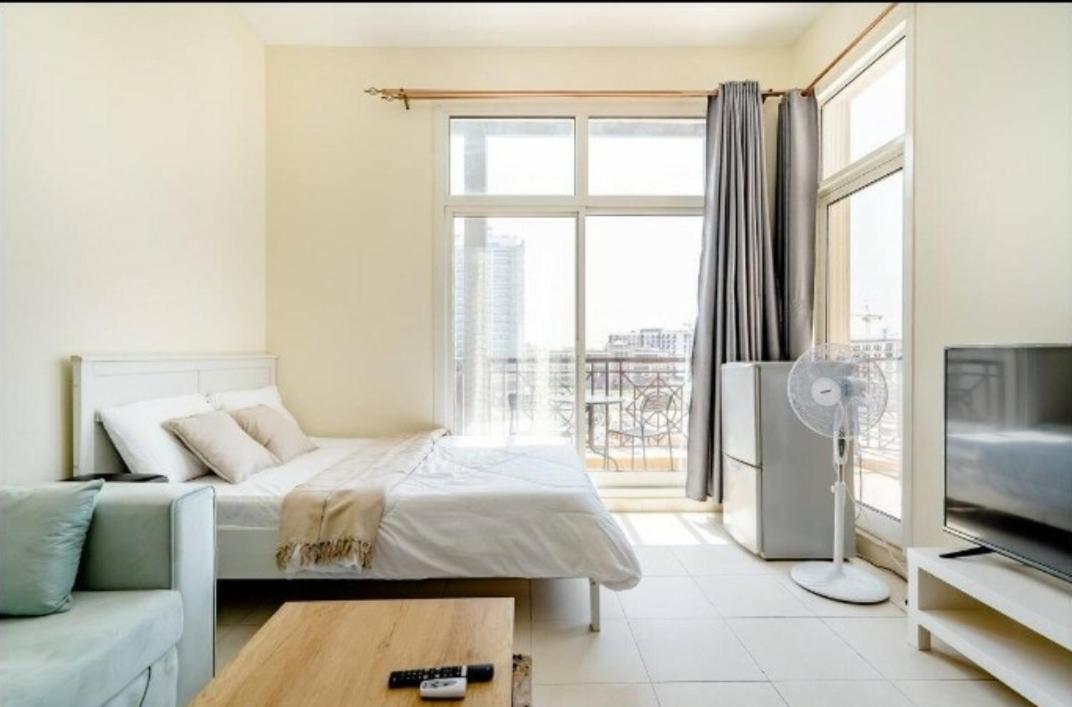 Apartment Serene Masters Bedroom With Balcony & Shared Kitchen