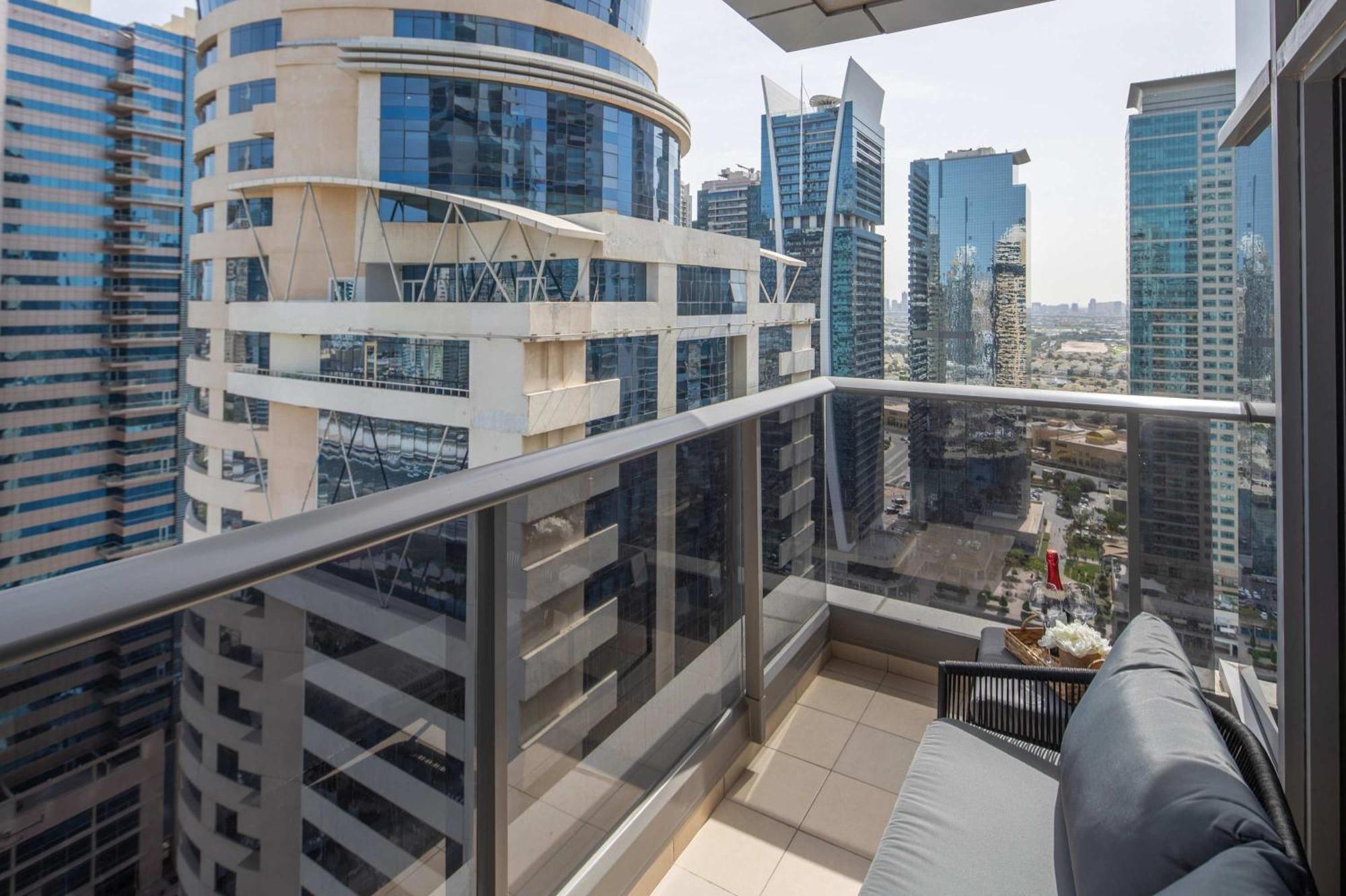 Apartment Frank Porter - Lakes Dubai