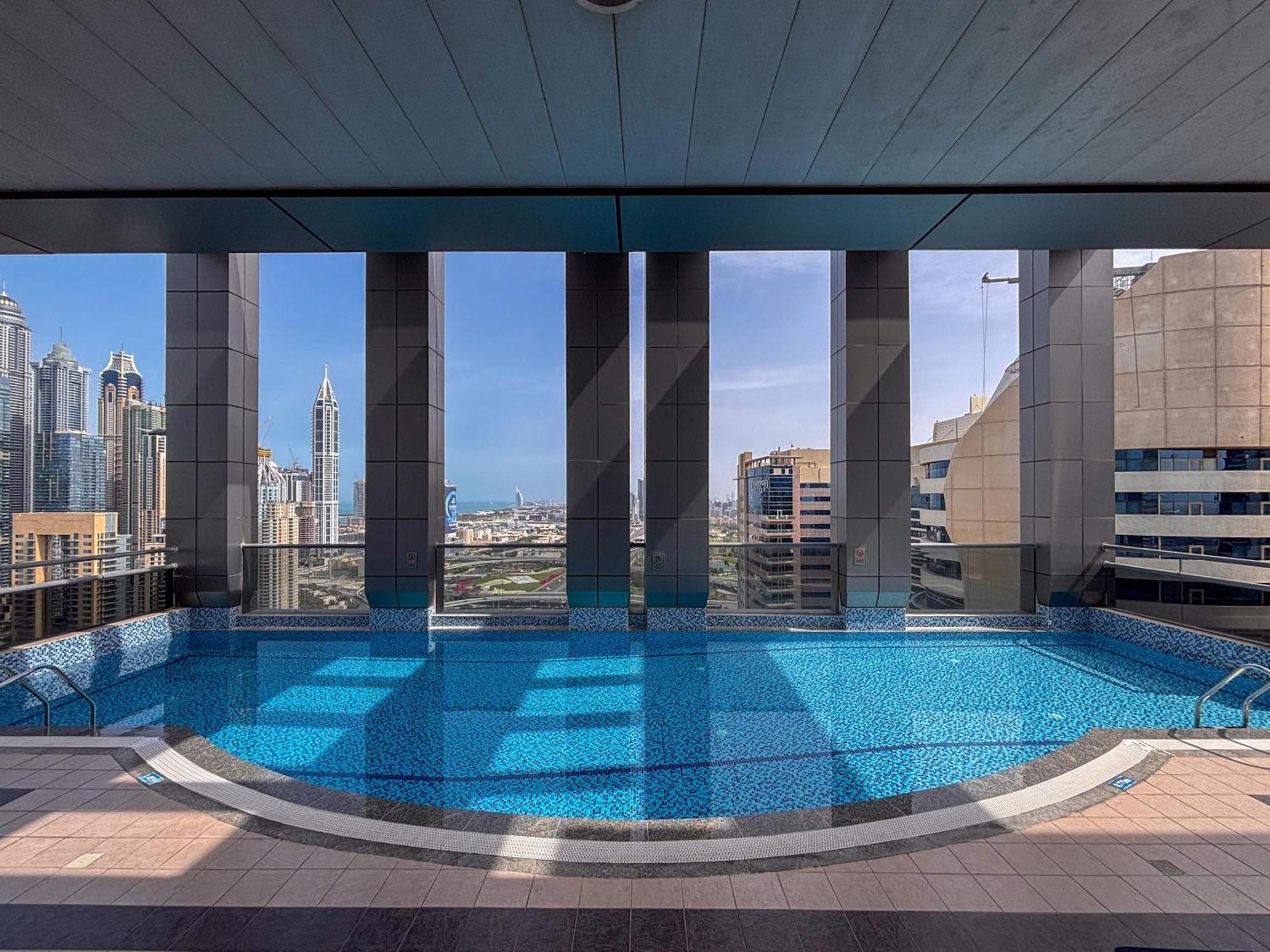 Frank Porter - Lakes * Dubai