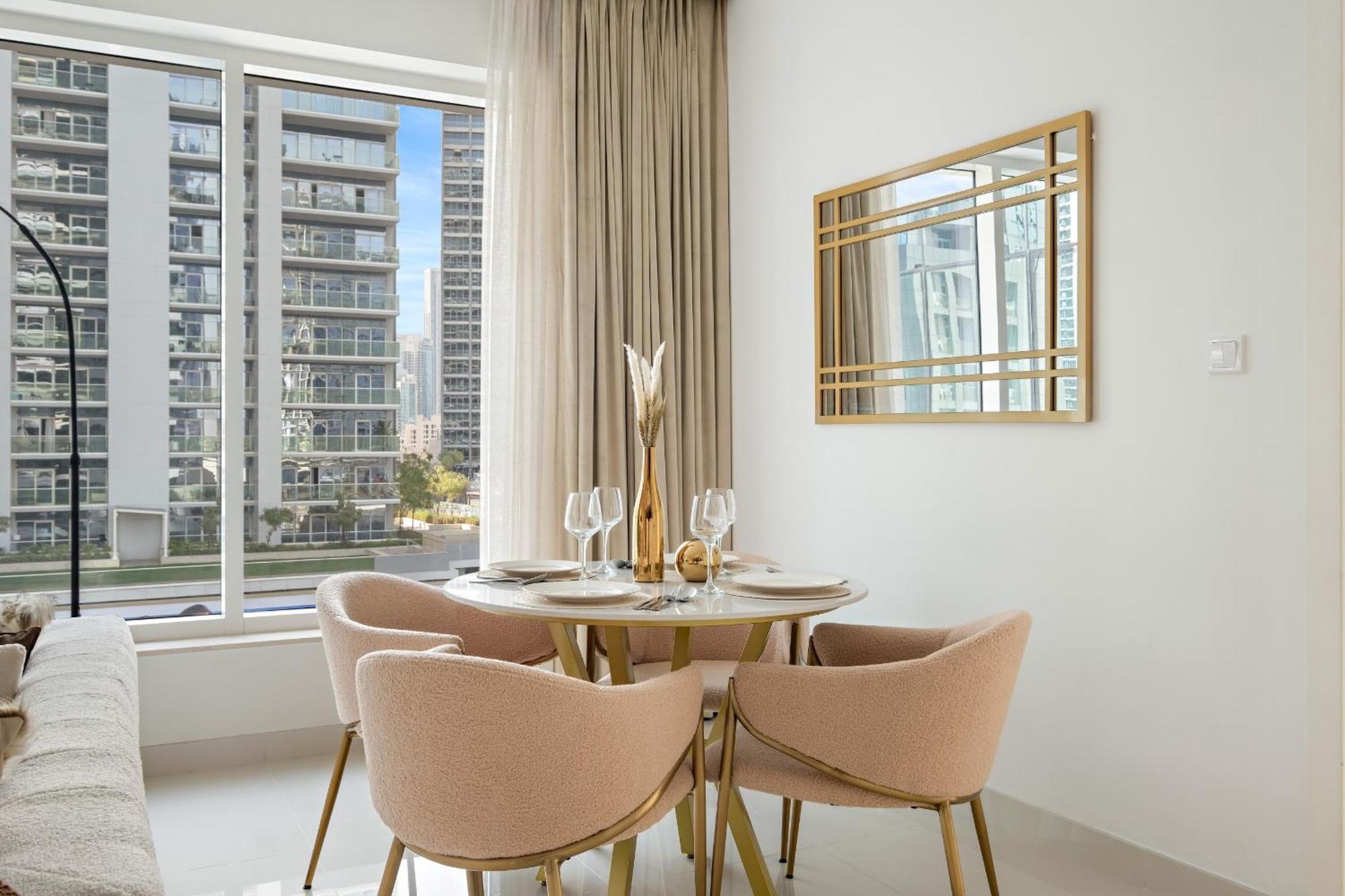 Vayk - Sophisticated 1 Bd In Business Bay Apartment Dubai