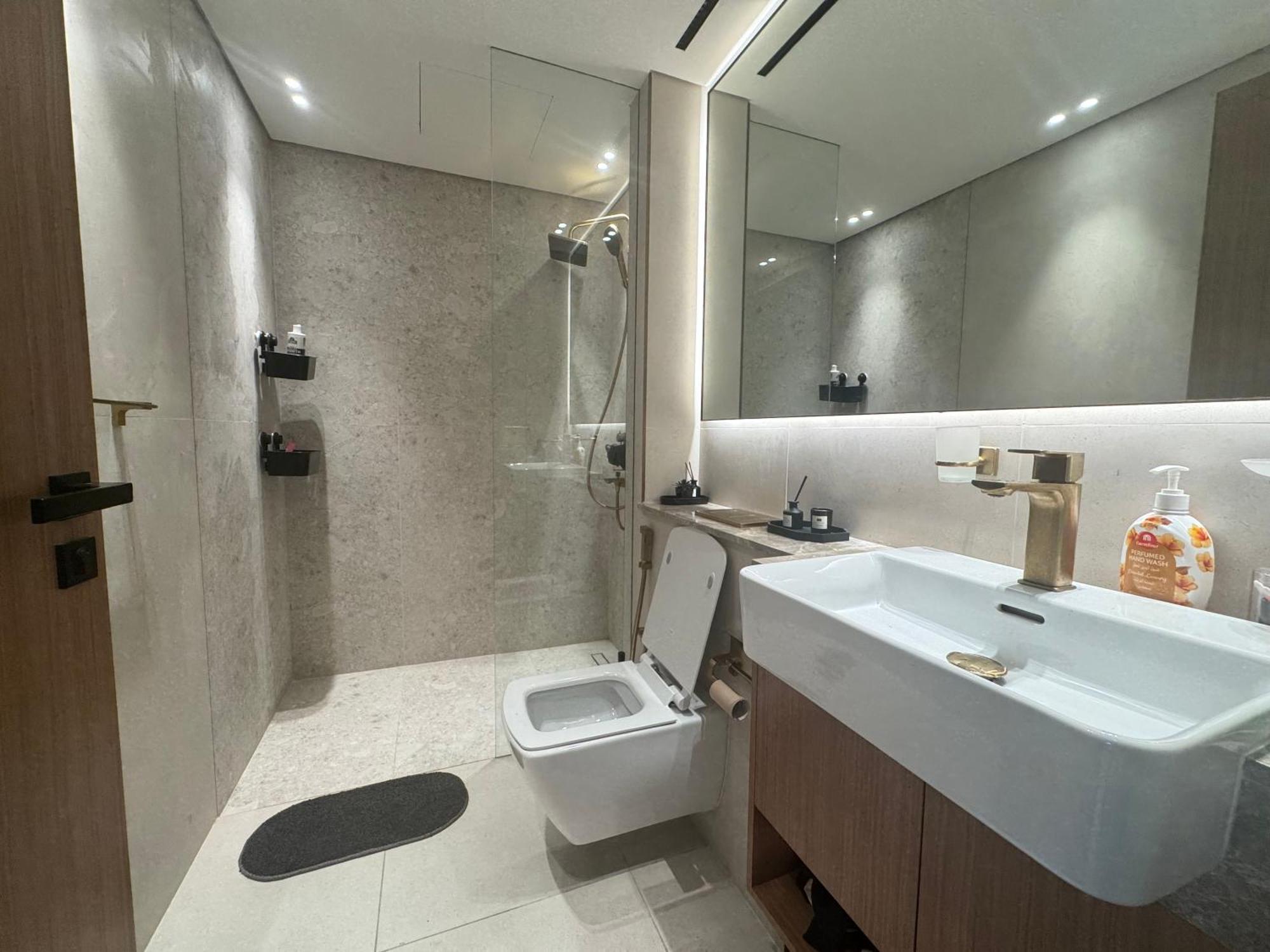 Nelson Apartment *