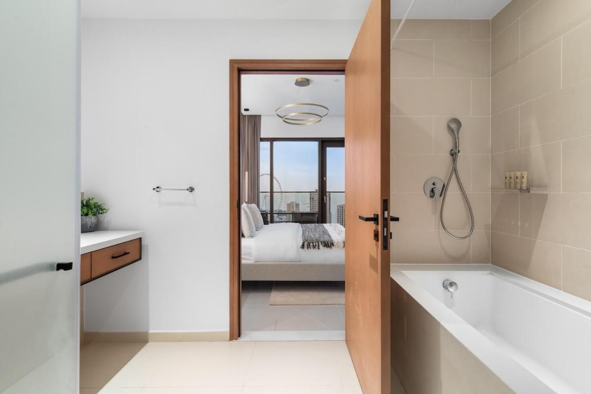 The Ultimate Luxury - Eye & Marina Views Apartment *
