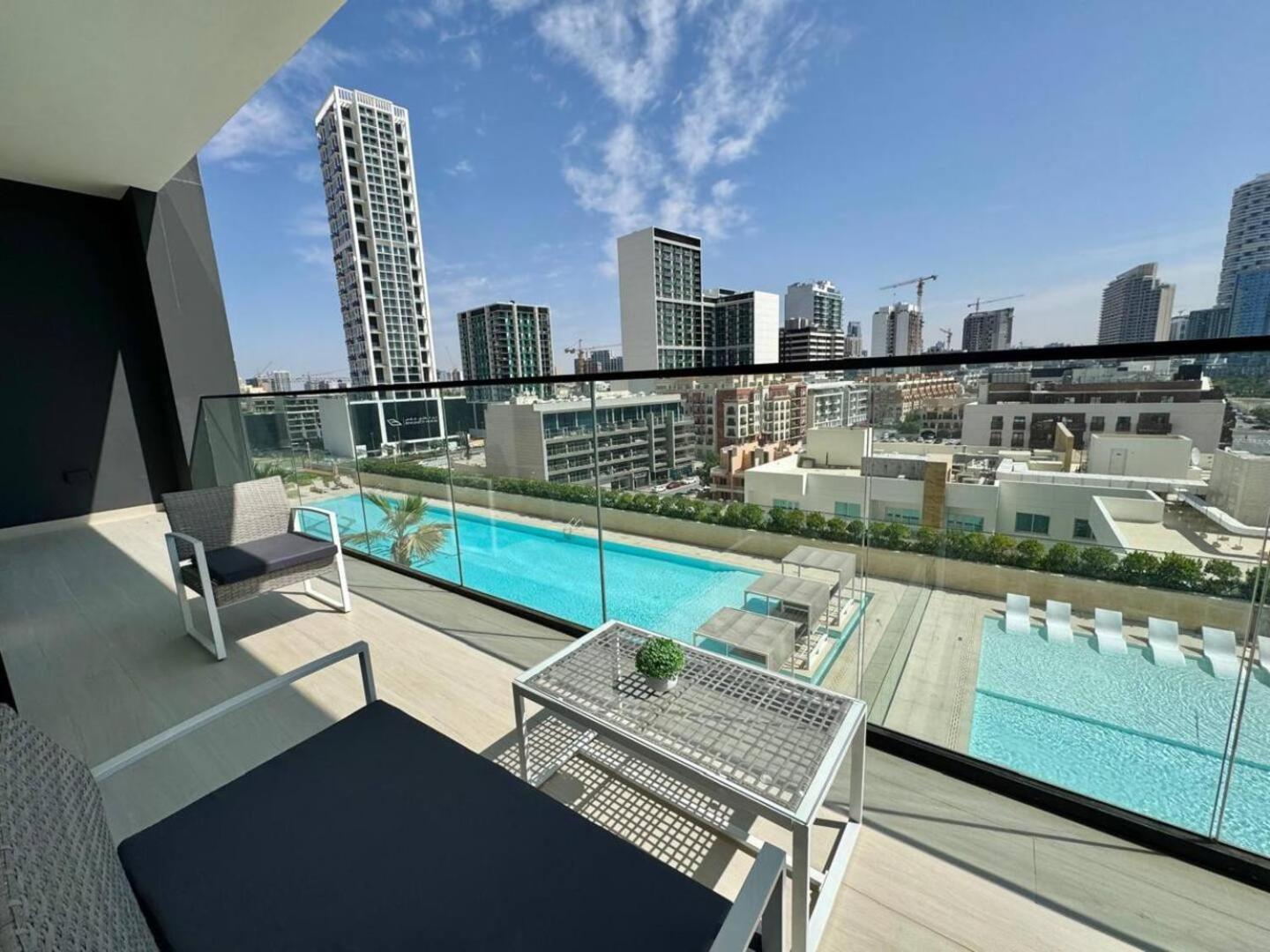Cozy Pool View 2br In Jvc *