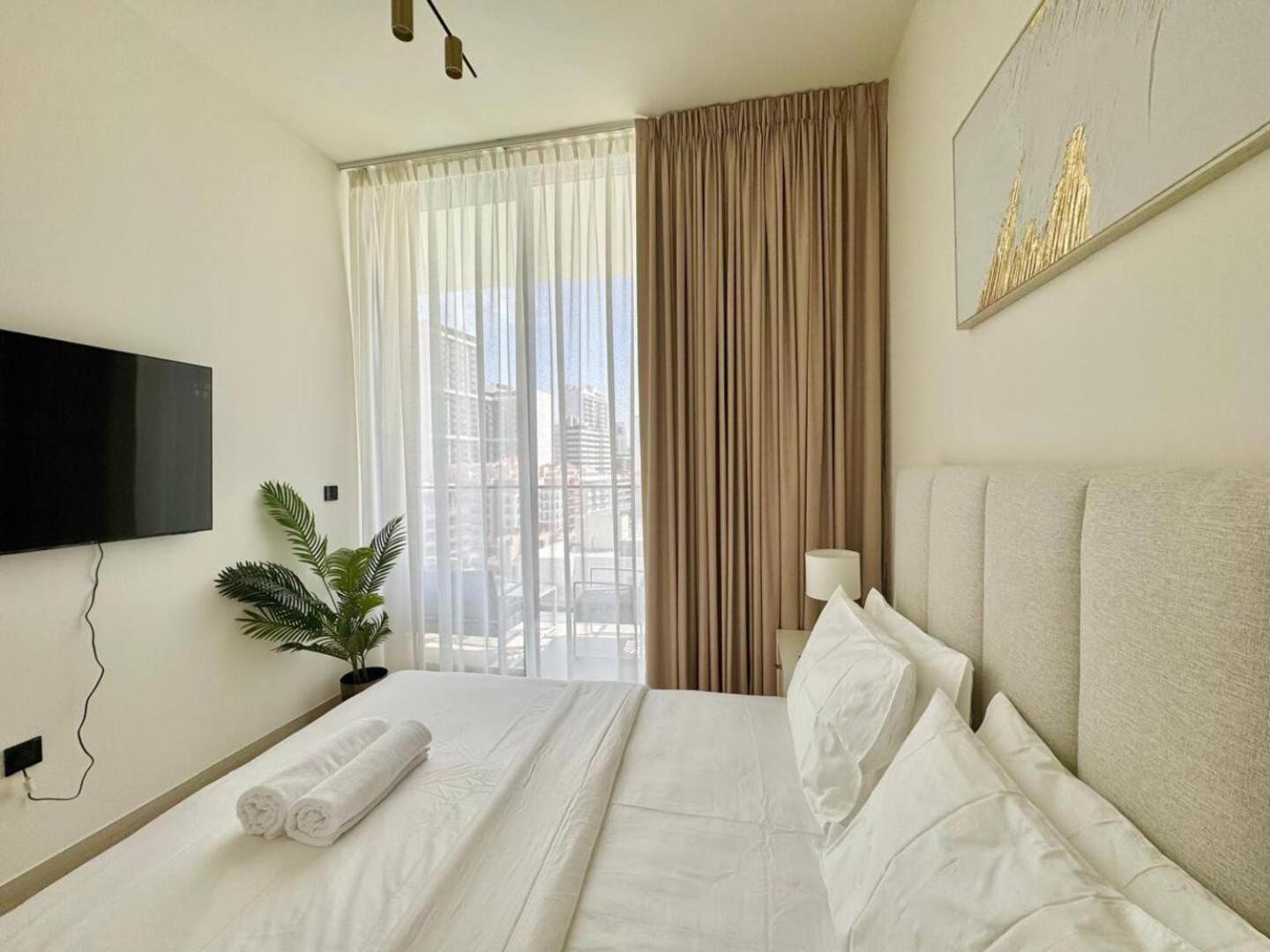 Cozy Pool View 2br In Jvc Dubai