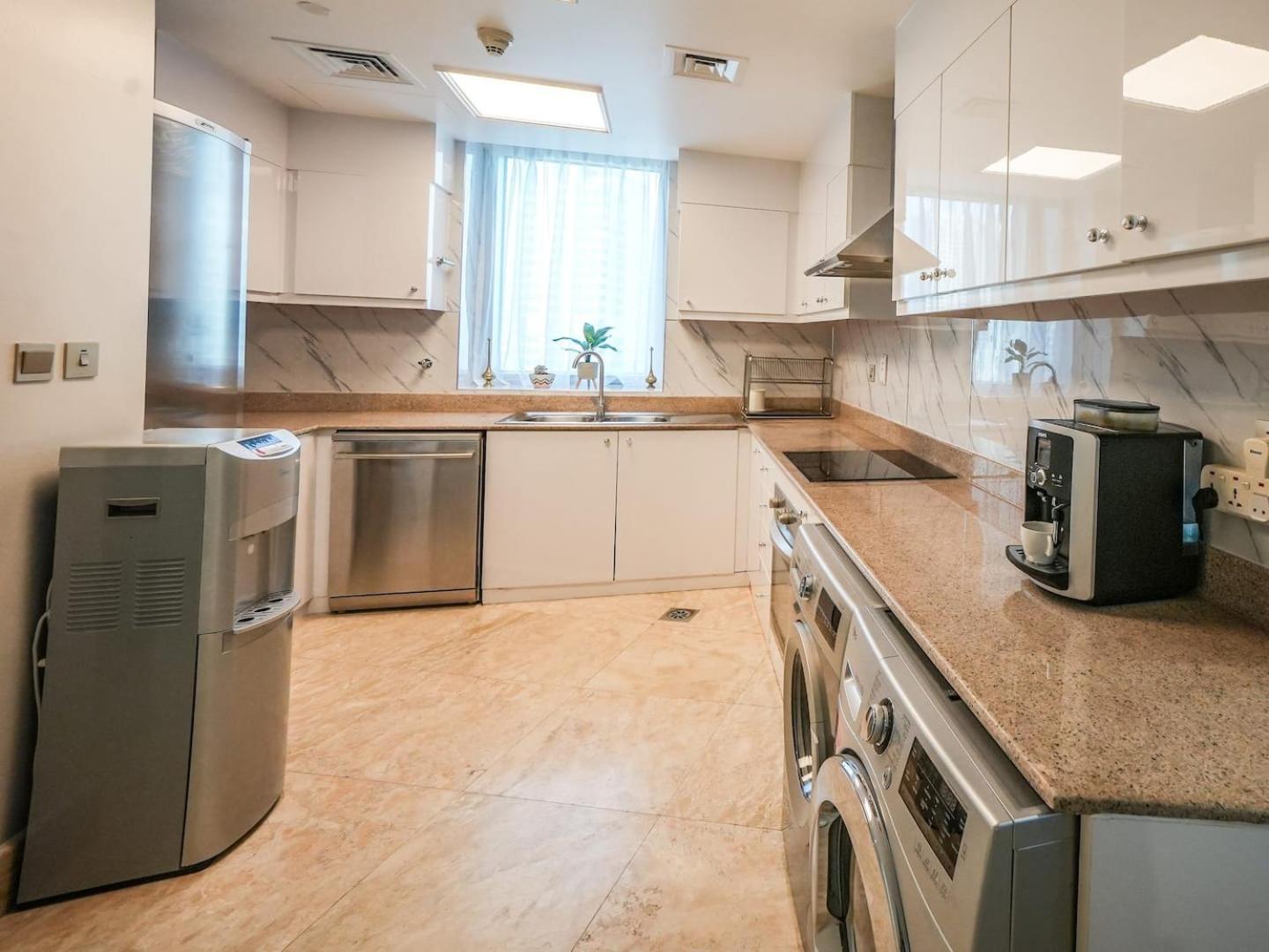 Apartment Deluxe 3 Bedroom With Marina & Sea View