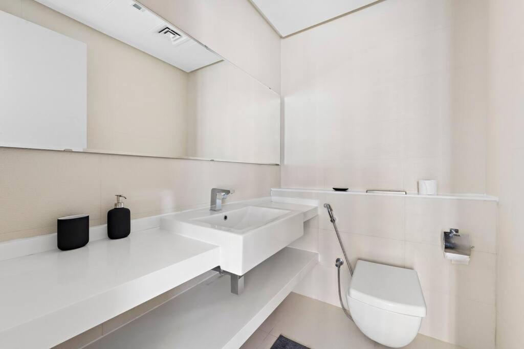 Stonetree - Luxurious 1br Near Marina Mall Apartment Dubai