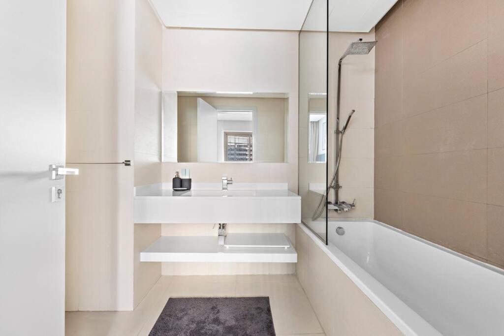 Stonetree - Luxurious 1br Near Marina Mall *