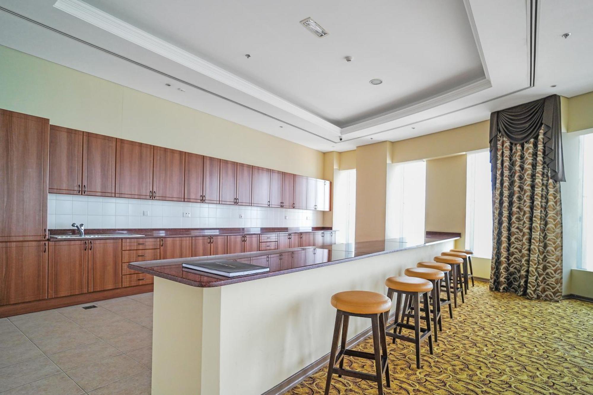 Apartment 28- Affortable Cozy Living, Work Friendly, Longer Stays Next To Tram