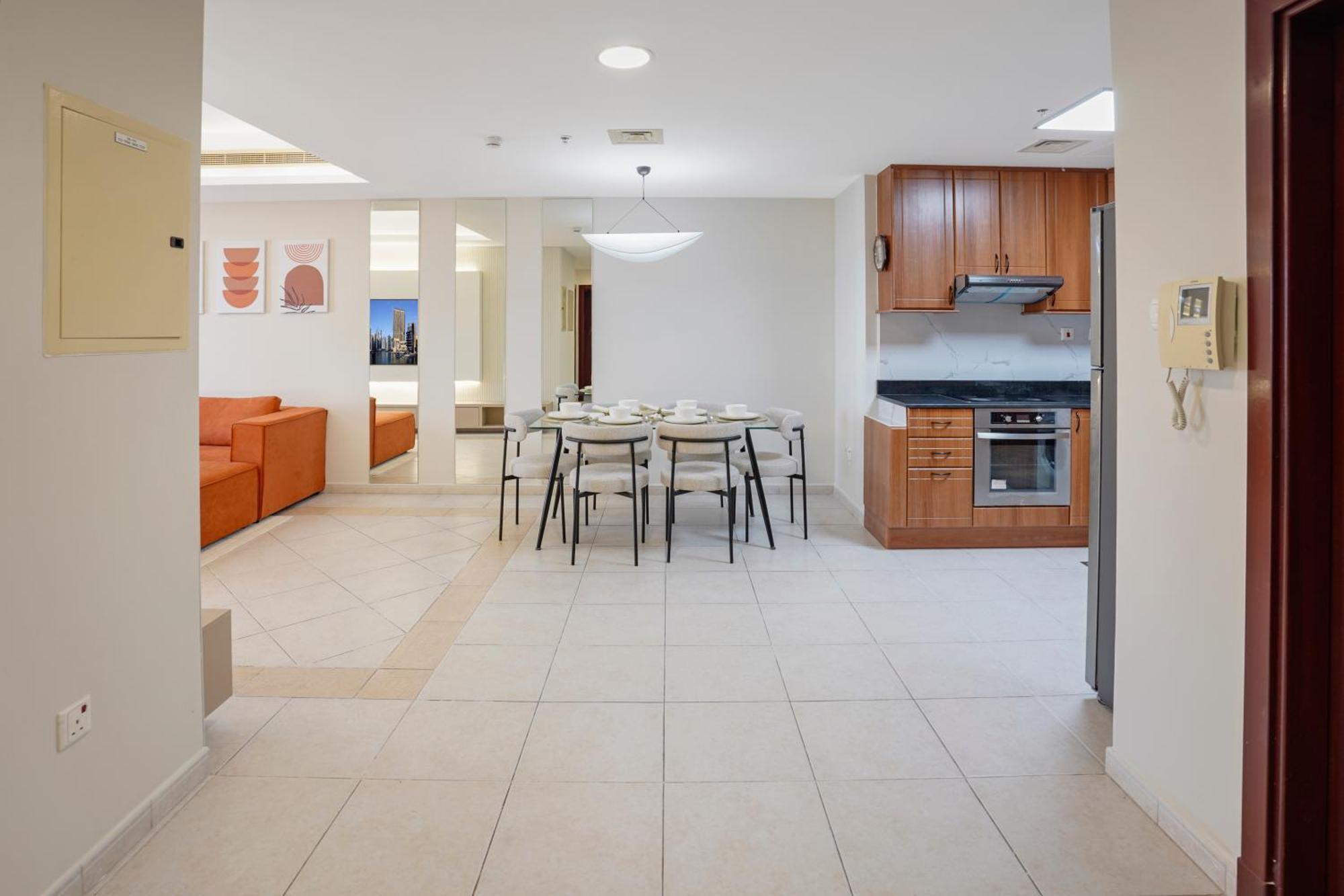 Apartment 28- Affortable Cozy Living, Work Friendly, Longer Stays Next To Tram