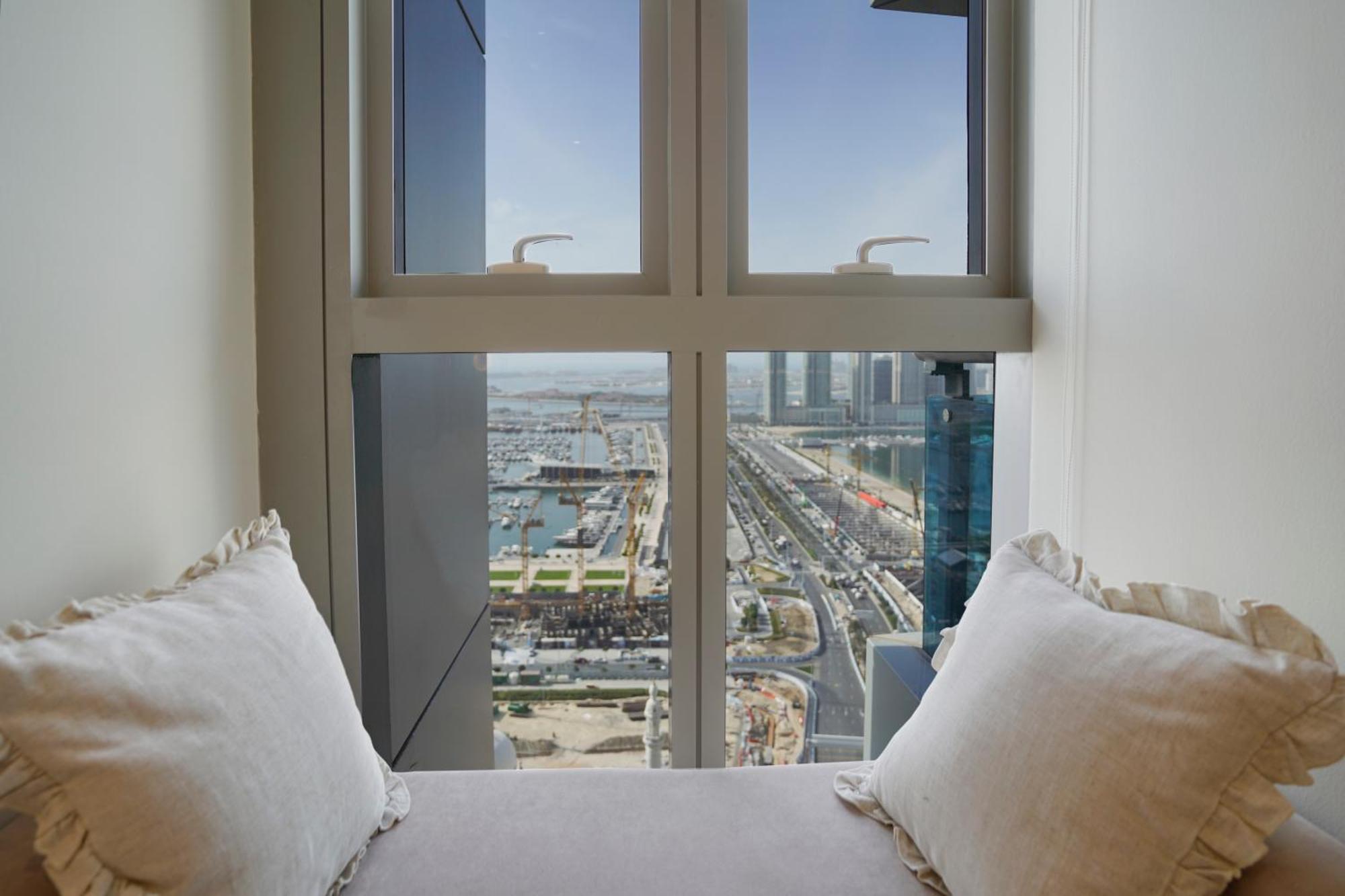 Apartment 28- Affortable Cozy Living, Work Friendly, Longer Stays Next To Tram *