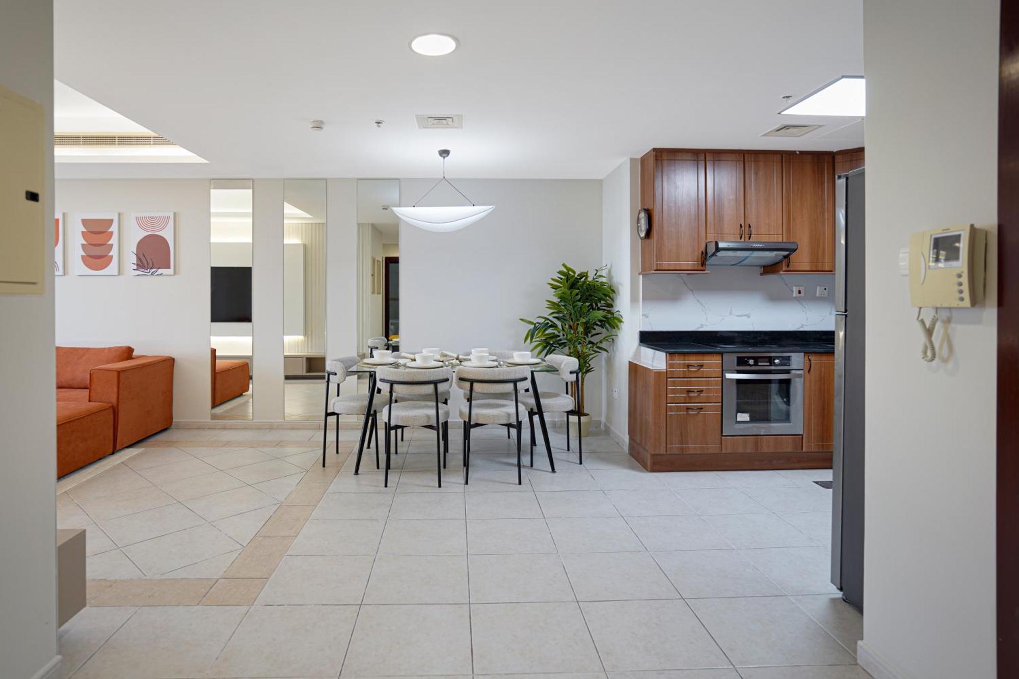 28- Affortable Cozy Living, Work Friendly, Longer Stays Next To Tram *