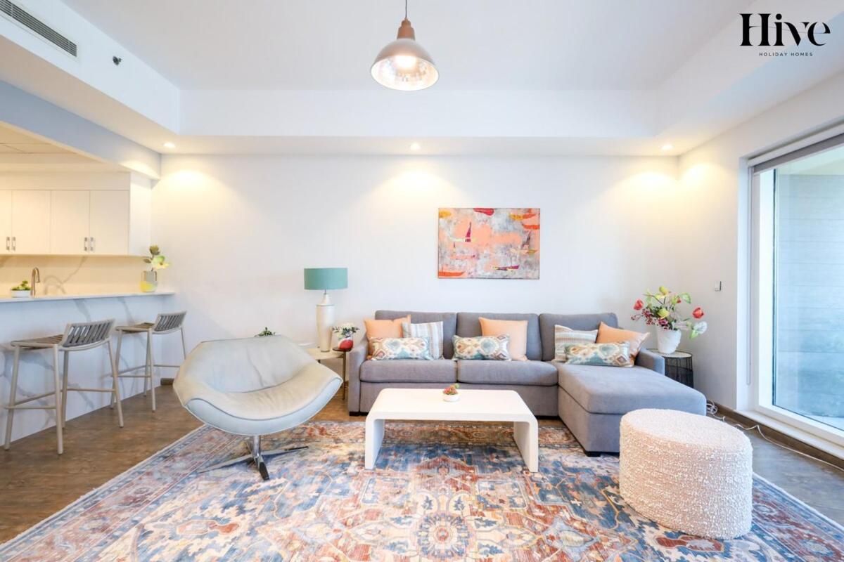 Gorgeous 1 Bed In Churchill Tower, Business Bay * Dubai