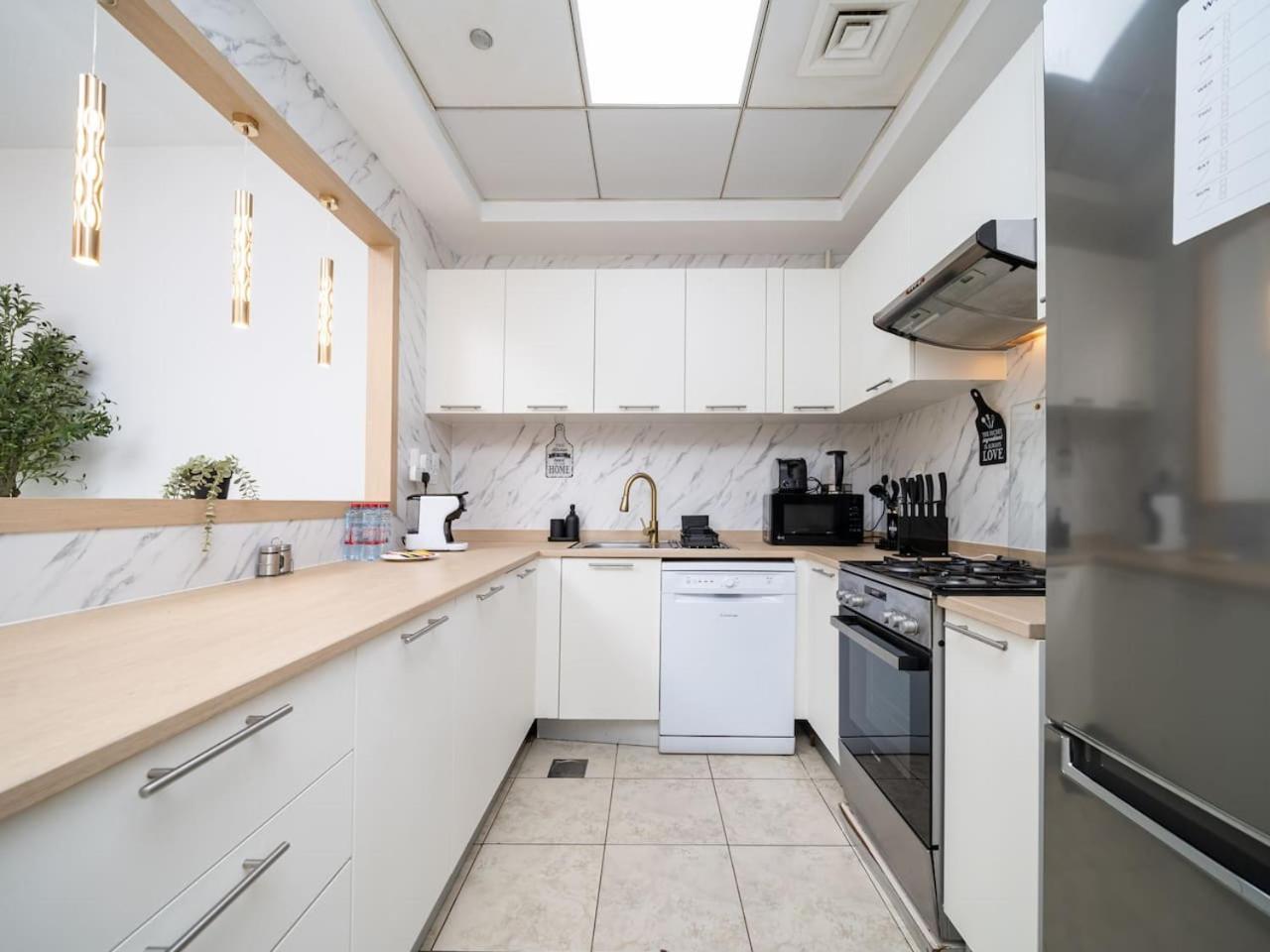 Elegant And Spacious 2-bedroom In Jvt Apartment *