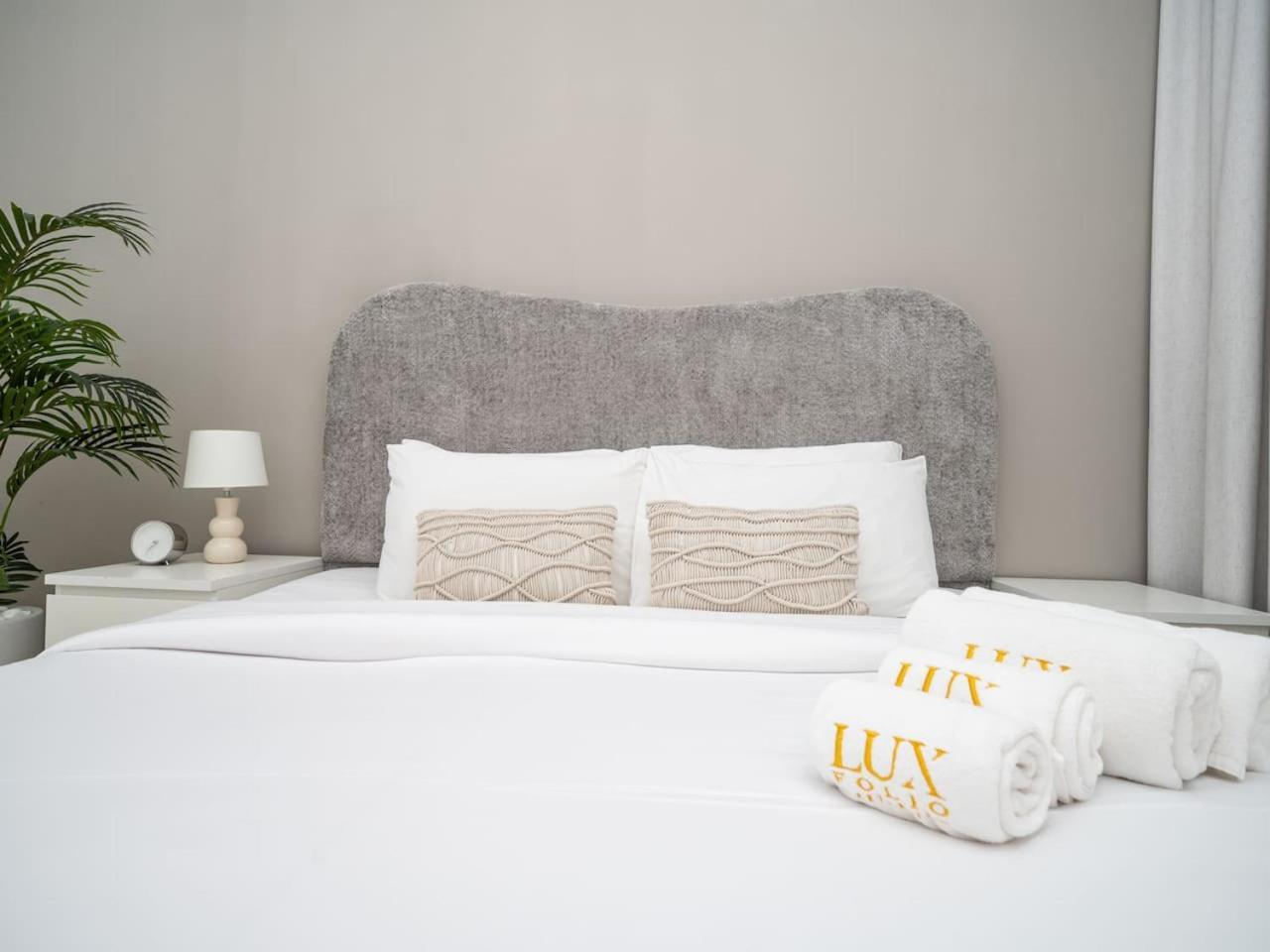Elegant And Spacious 2-bedroom In Jvt