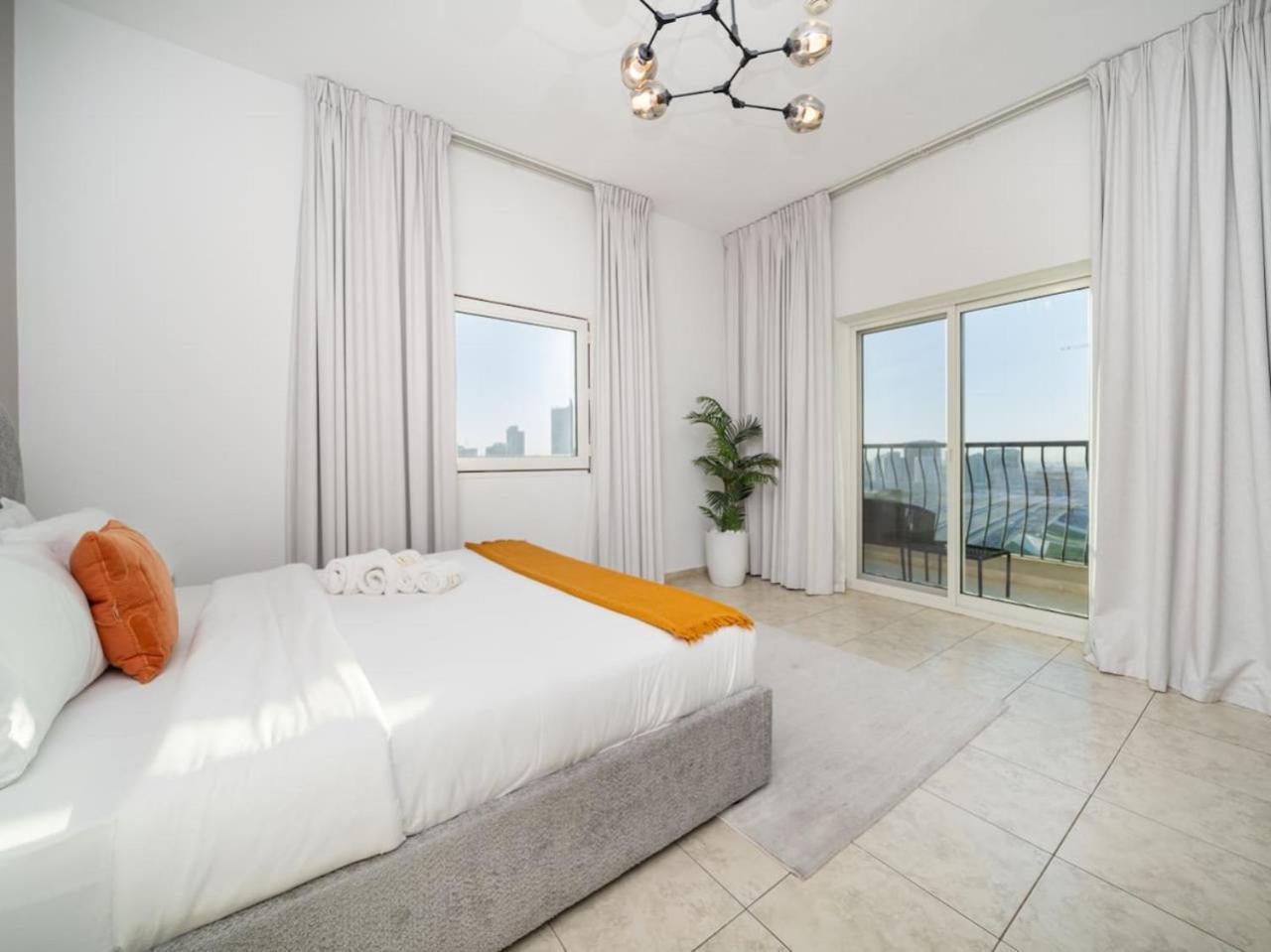 Elegant And Spacious 2-bedroom In Jvt Dubai