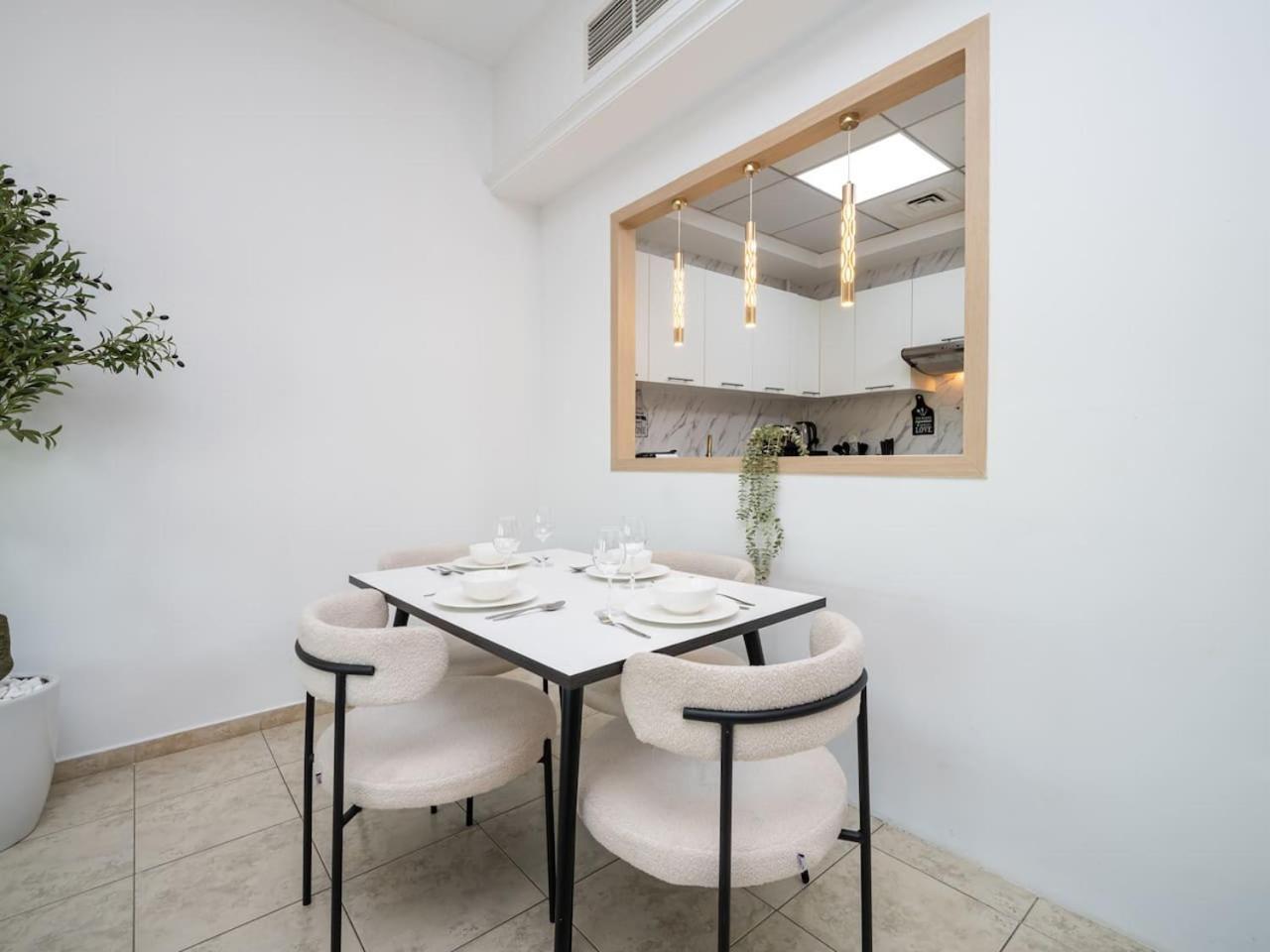 Elegant And Spacious 2-bedroom In Jvt Apartment Dubai