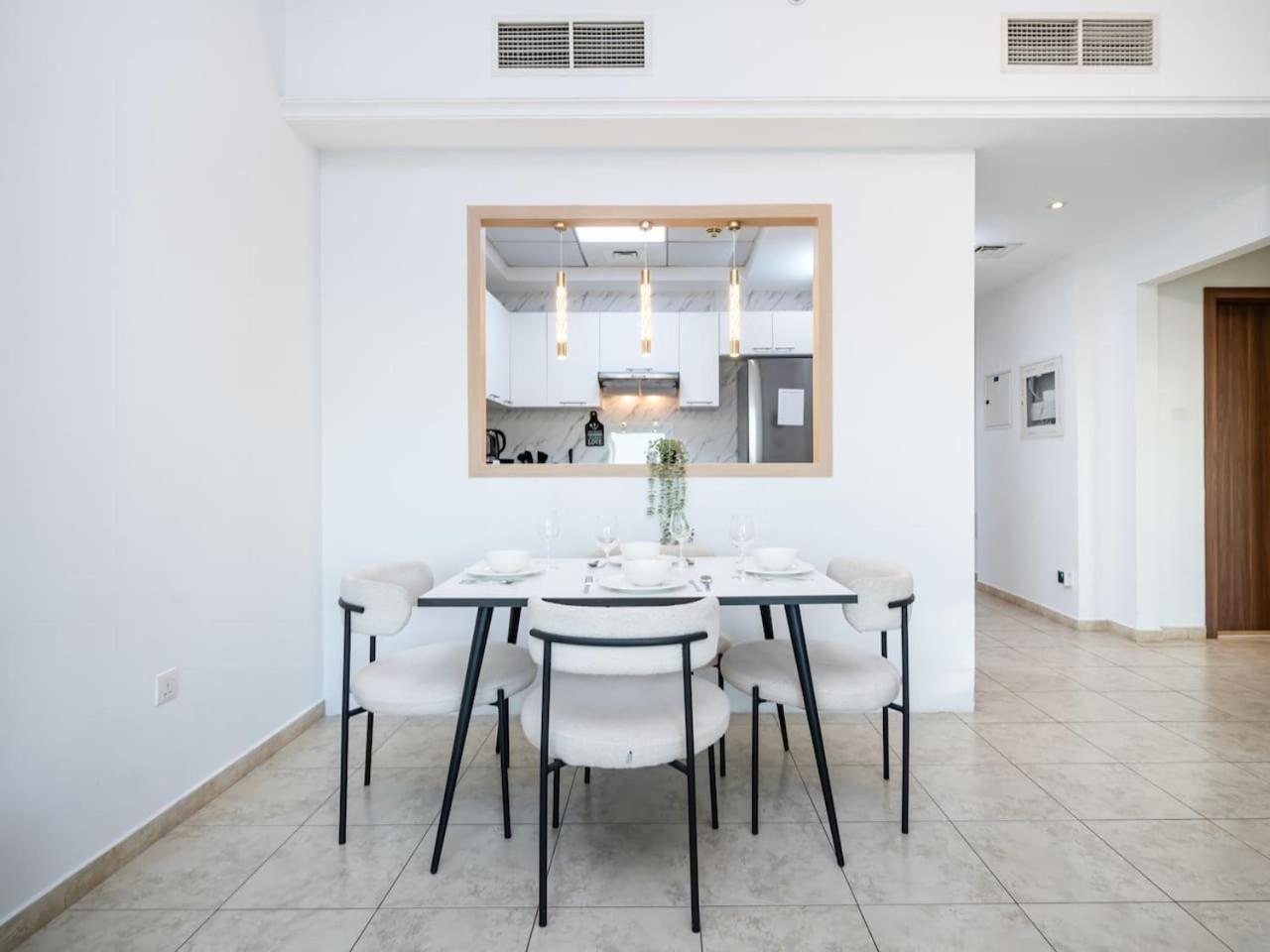 Elegant And Spacious 2-bedroom In Jvt Apartment *