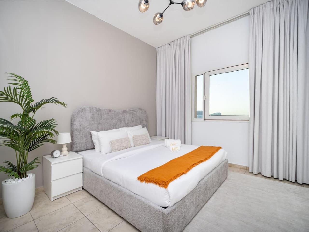 Elegant And Spacious 2-bedroom In Jvt Apartment Dubai