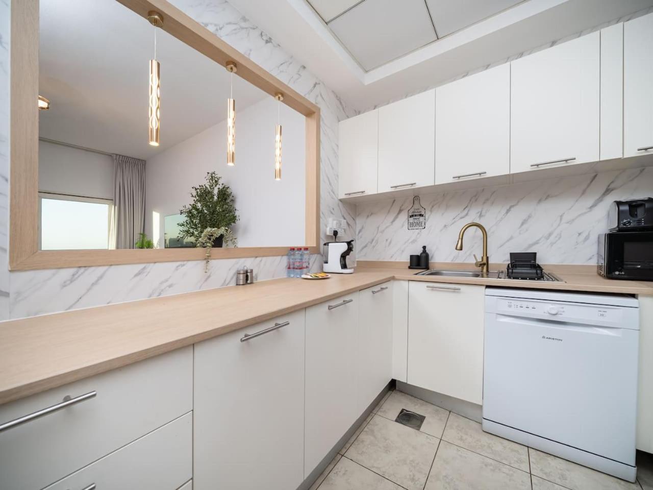 Apartment Elegant And Spacious 2-bedroom In Jvt Dubai