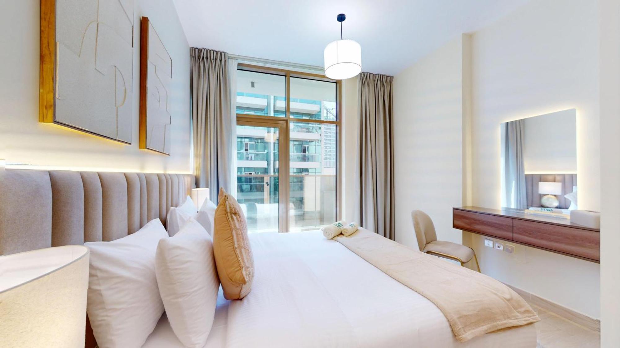 Fam Living Modern Stay In Canal Bay Scenic Views Near Dubai Hotspots Apartment