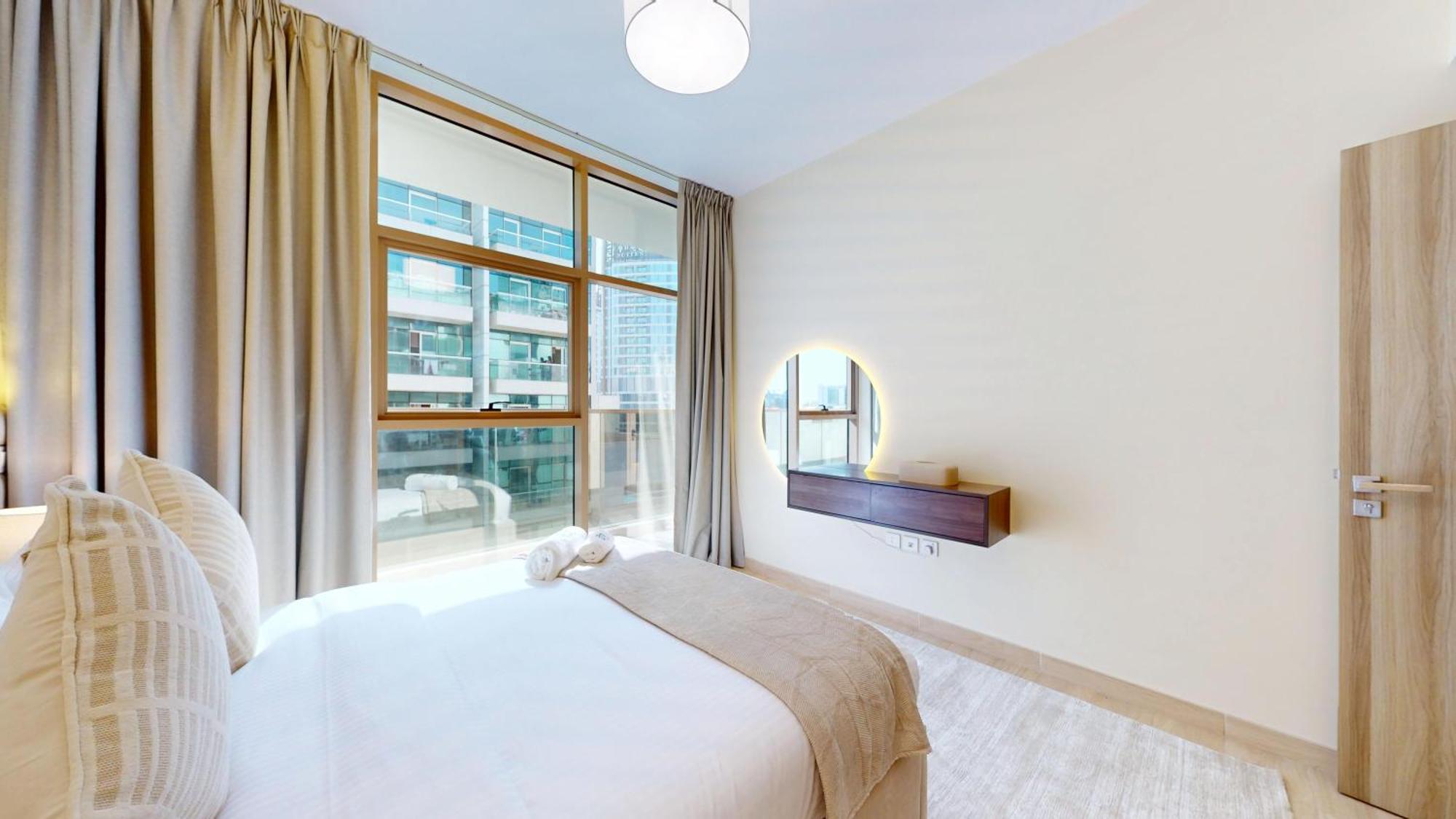 Apartment Fam Living Modern Stay In Canal Bay Scenic Views Near Dubai Hotspots *