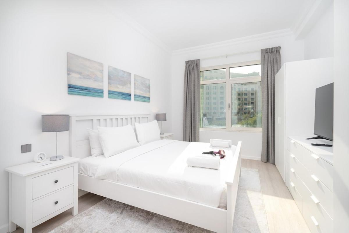 Modern 1br Haven For 3 In Palm Jumeirah! Dubai