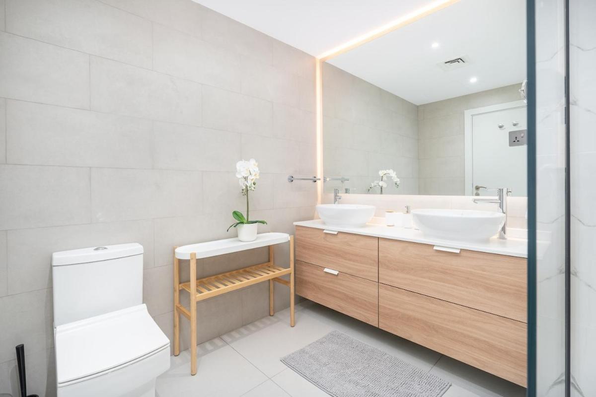 Apartment Modern 1br Haven For 3 In Palm Jumeirah! Dubai