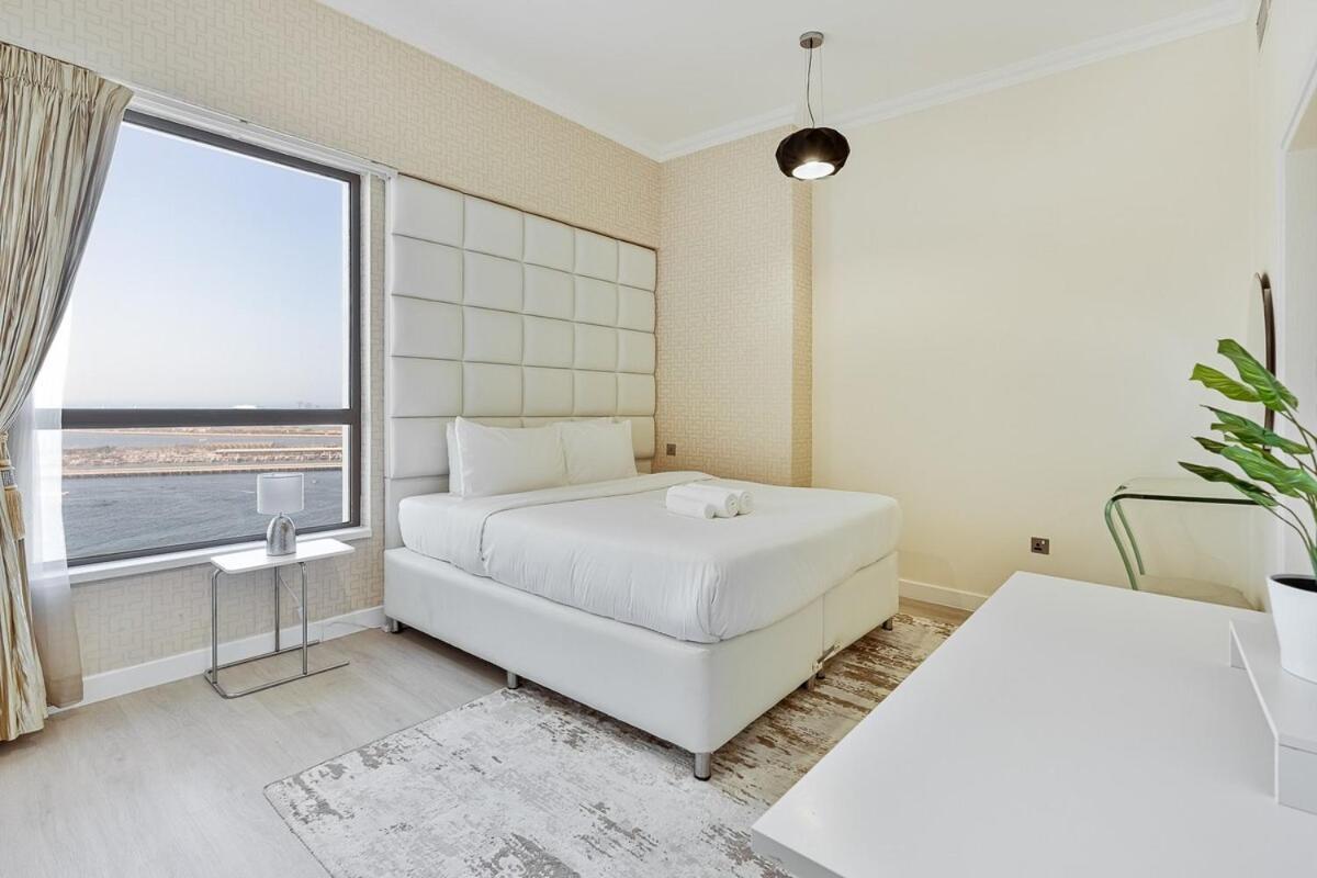 Bright And Spacious 2br With Pool And Gym Access *