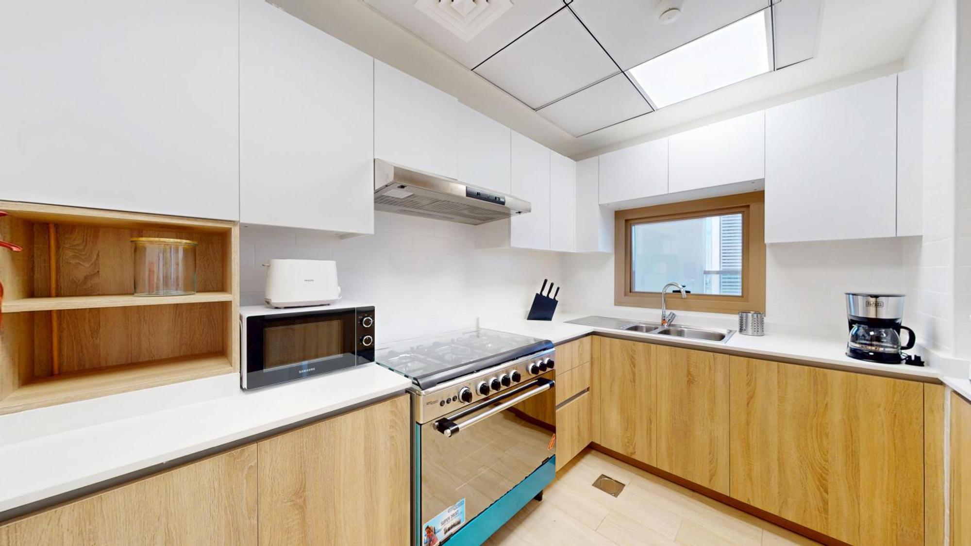 Fam Living Modern Stay In Canal Bay Scenic Views Near Dubai Hotspots Apartment Dubai