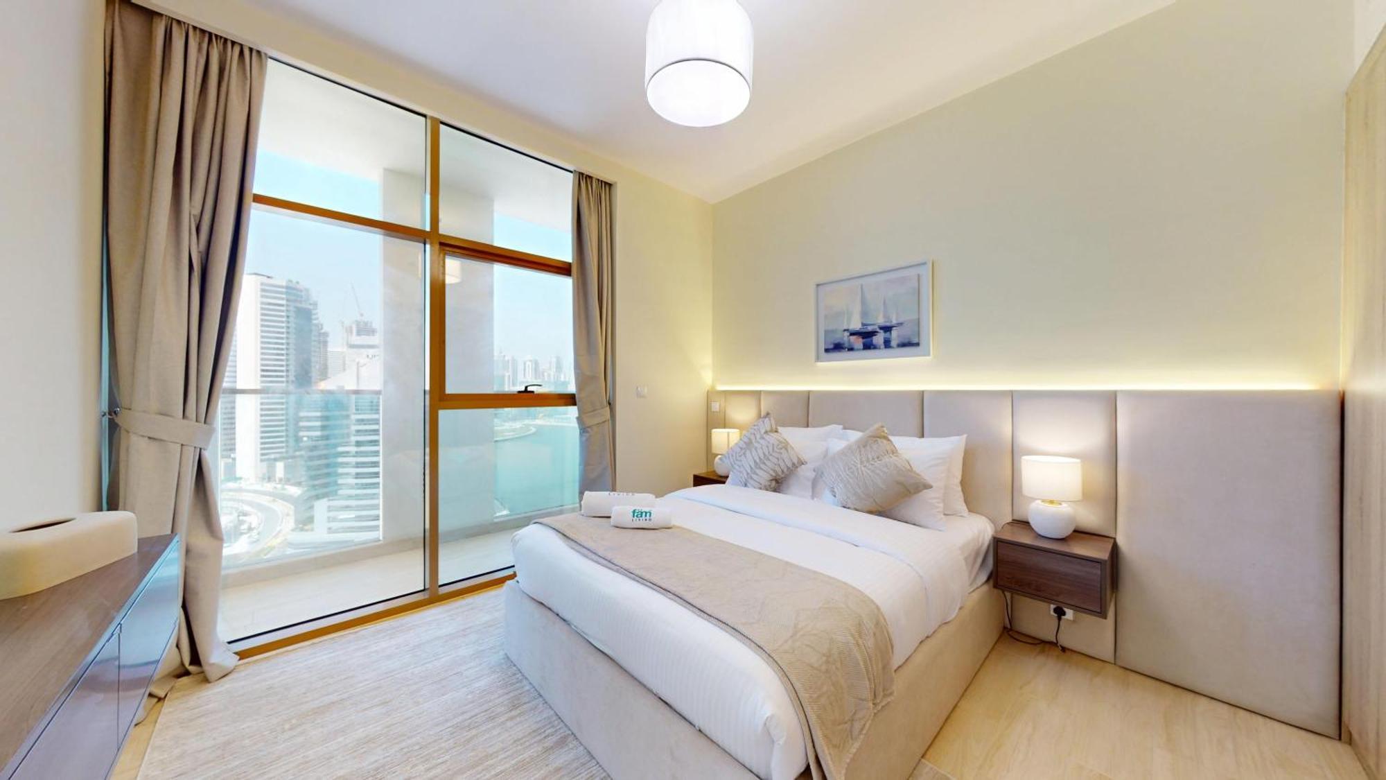 Fam Living Modern Stay In Canal Bay Scenic Views Near Dubai Hotspots Apartment