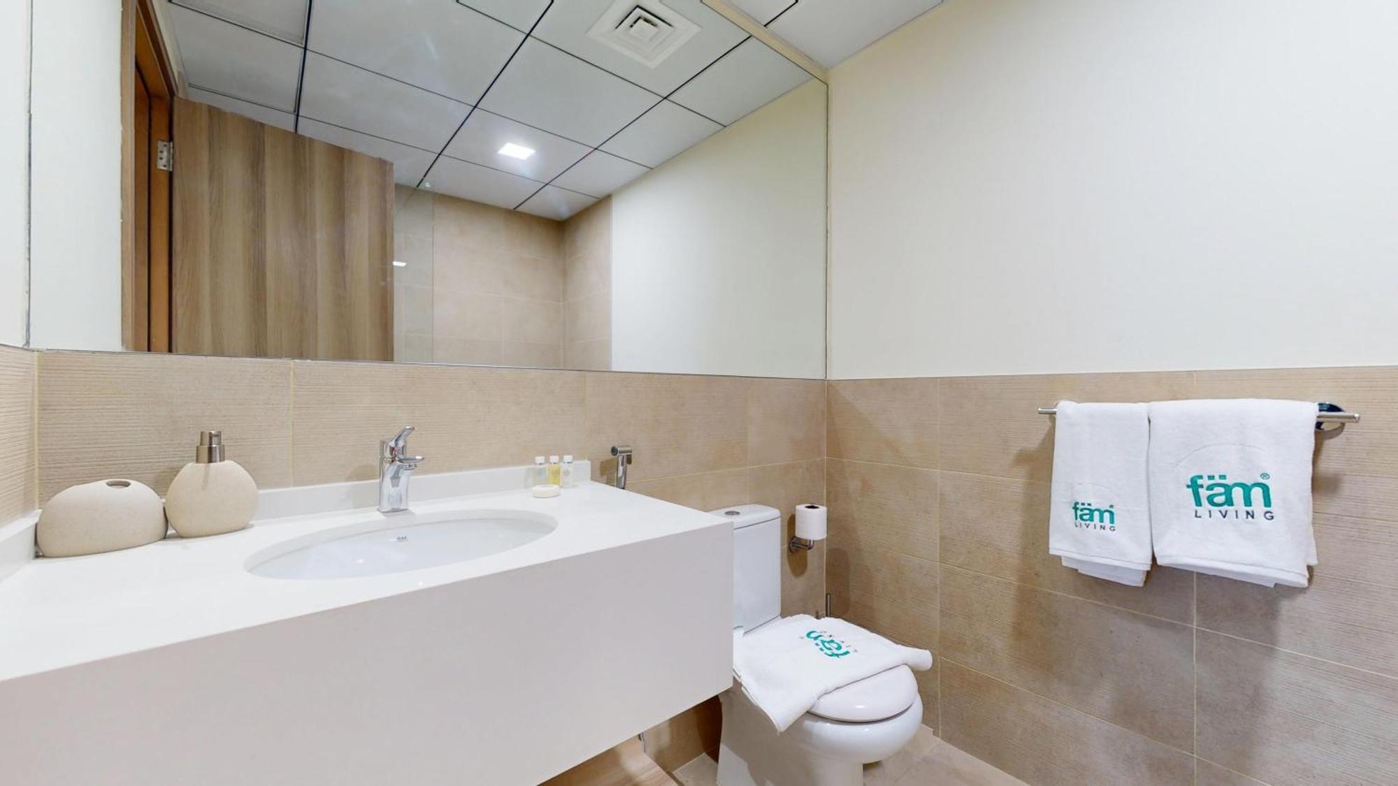 Fam Living Modern Stay In Canal Bay Scenic Views Near Dubai Hotspots Apartment